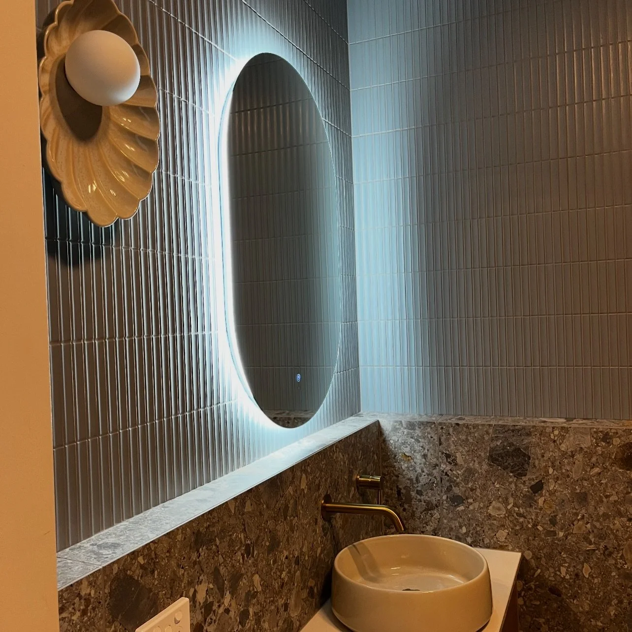 A fun coastal vibe was the clients vision and they nailed it in my opinion. Epoxy grout, brass finishings and finger mosaics.
#tiles #tiling #bathroom #oceangrove #finishedproduct