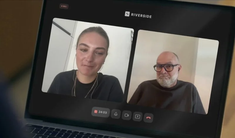 Screenshots des Podcasts "Podstars by OMR: Kollegin KI". Nina Waiser, Matthias Storath.