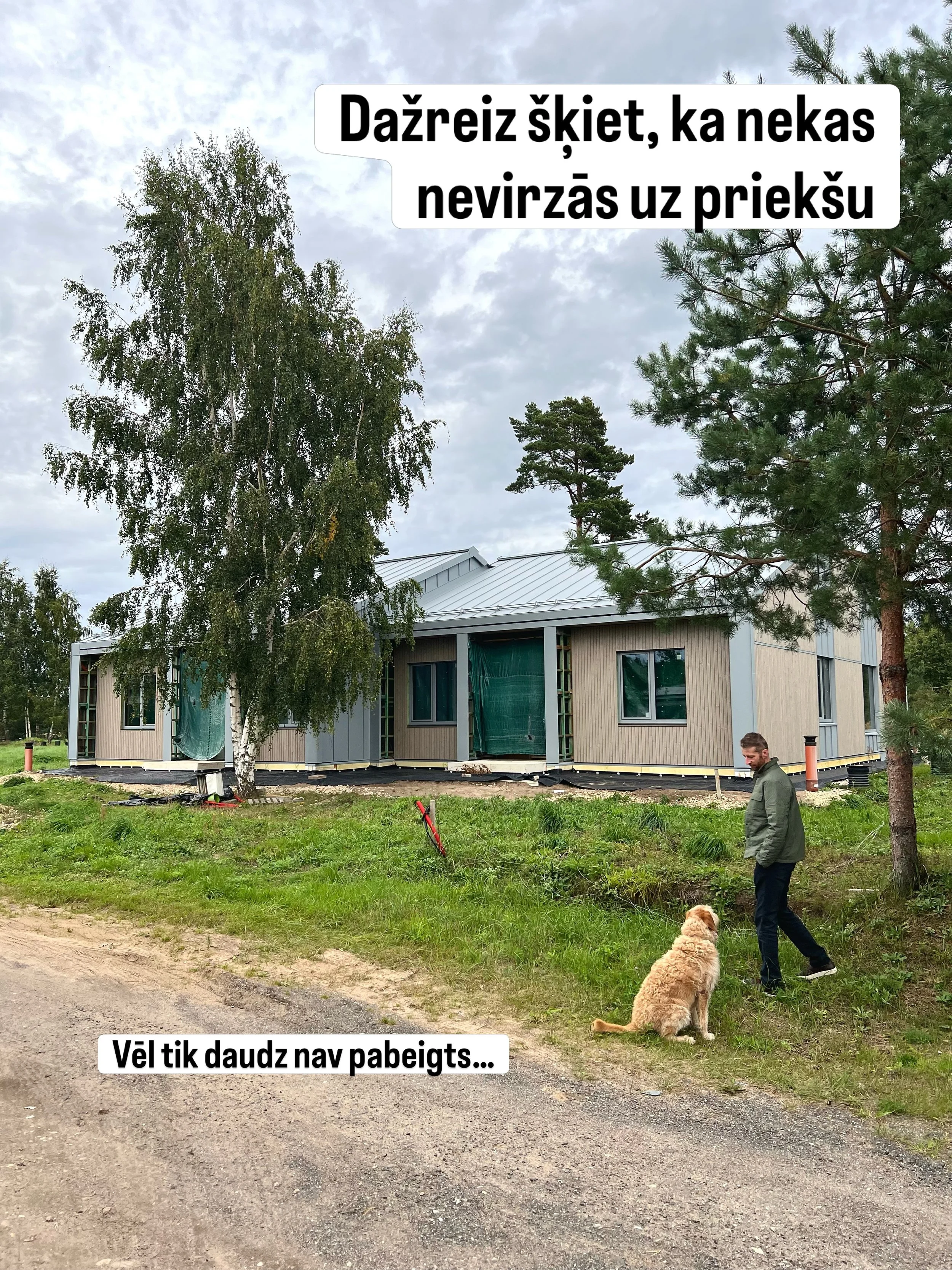 Ikdienā mēs pārsvarā redzam to, kas vēl jāizdara.
Nepabeigtu cokolu, teritoriju, mezglus, nākamo darbu sarakstu.

Un dažreiz rodas sajūta, ka viss notiek pārāk lēni.

Tad atrodi bildi no tā pa&scaron;a punkta pirms dažiem mēne&scaron;iem un saproti, 