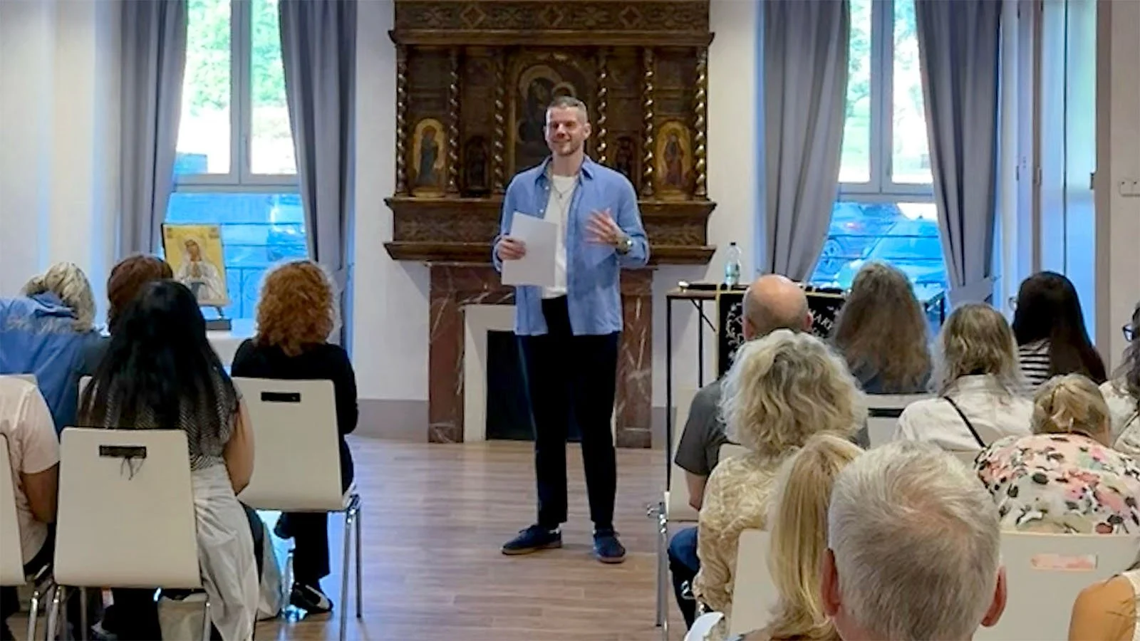 Kyle Leading the group in Hymn and Prayer 1 (Cropped).jpg