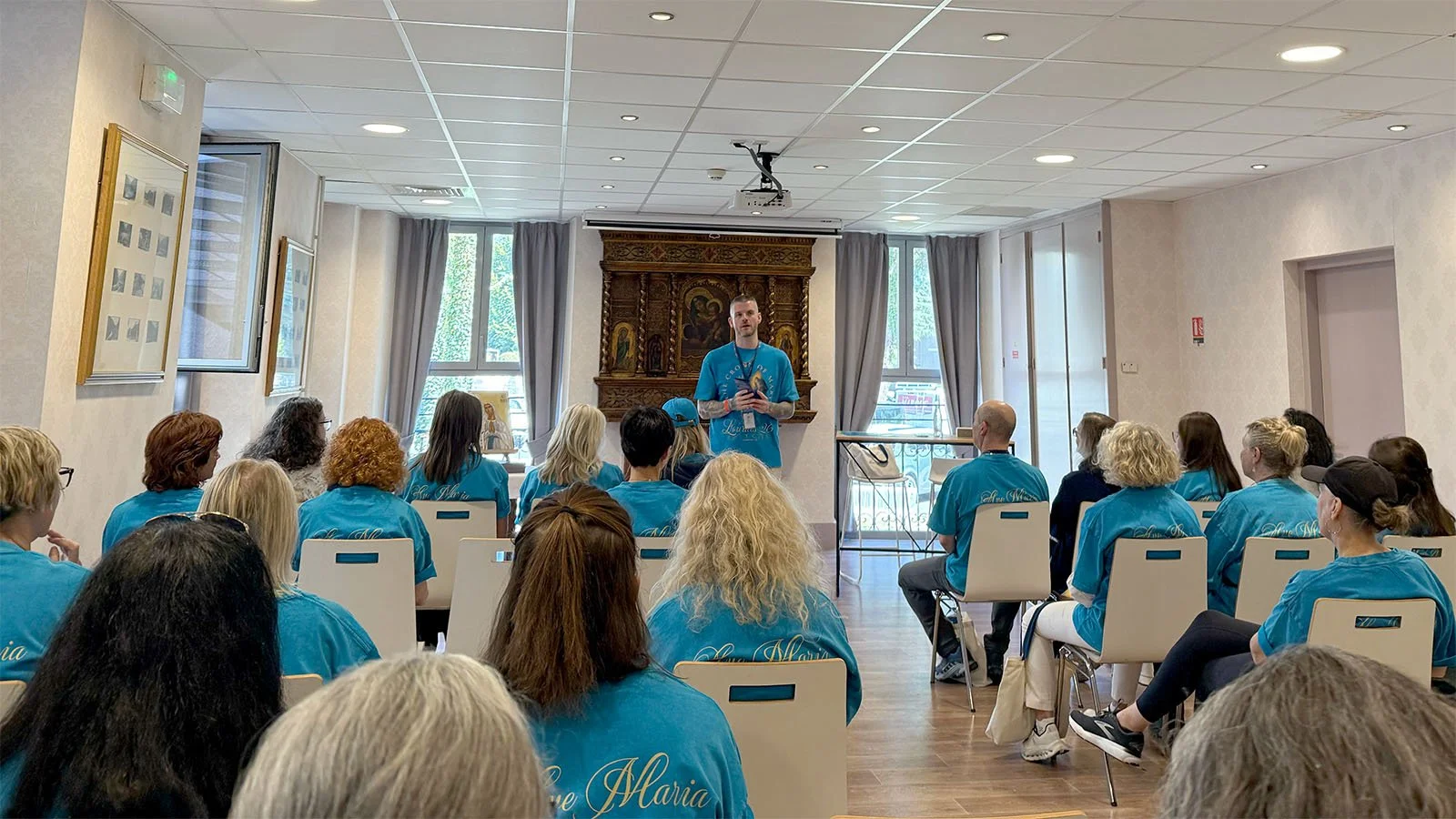 Kyle Leading the group in Hymn and Prayer 3.jpg