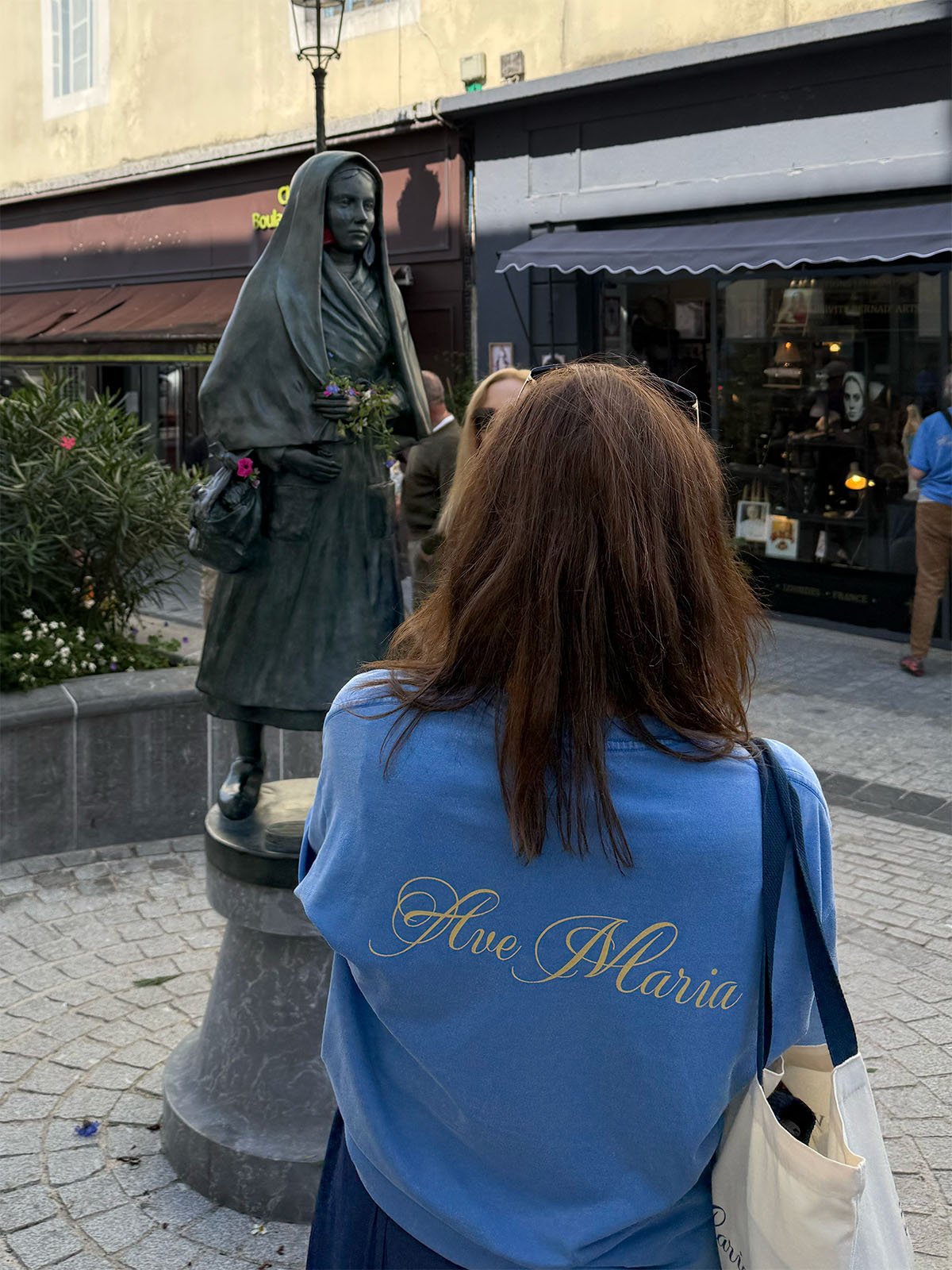 Pilgrim in front of statue.jpg