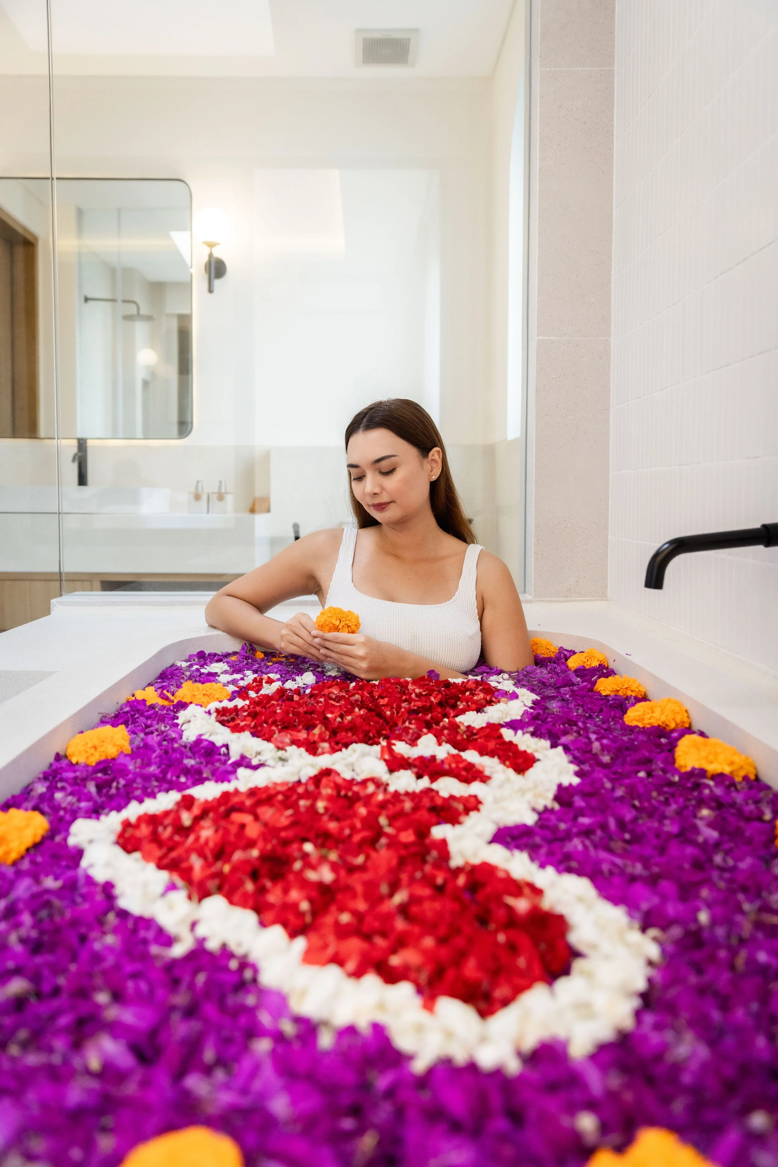 Solaya Floral Bath Decor