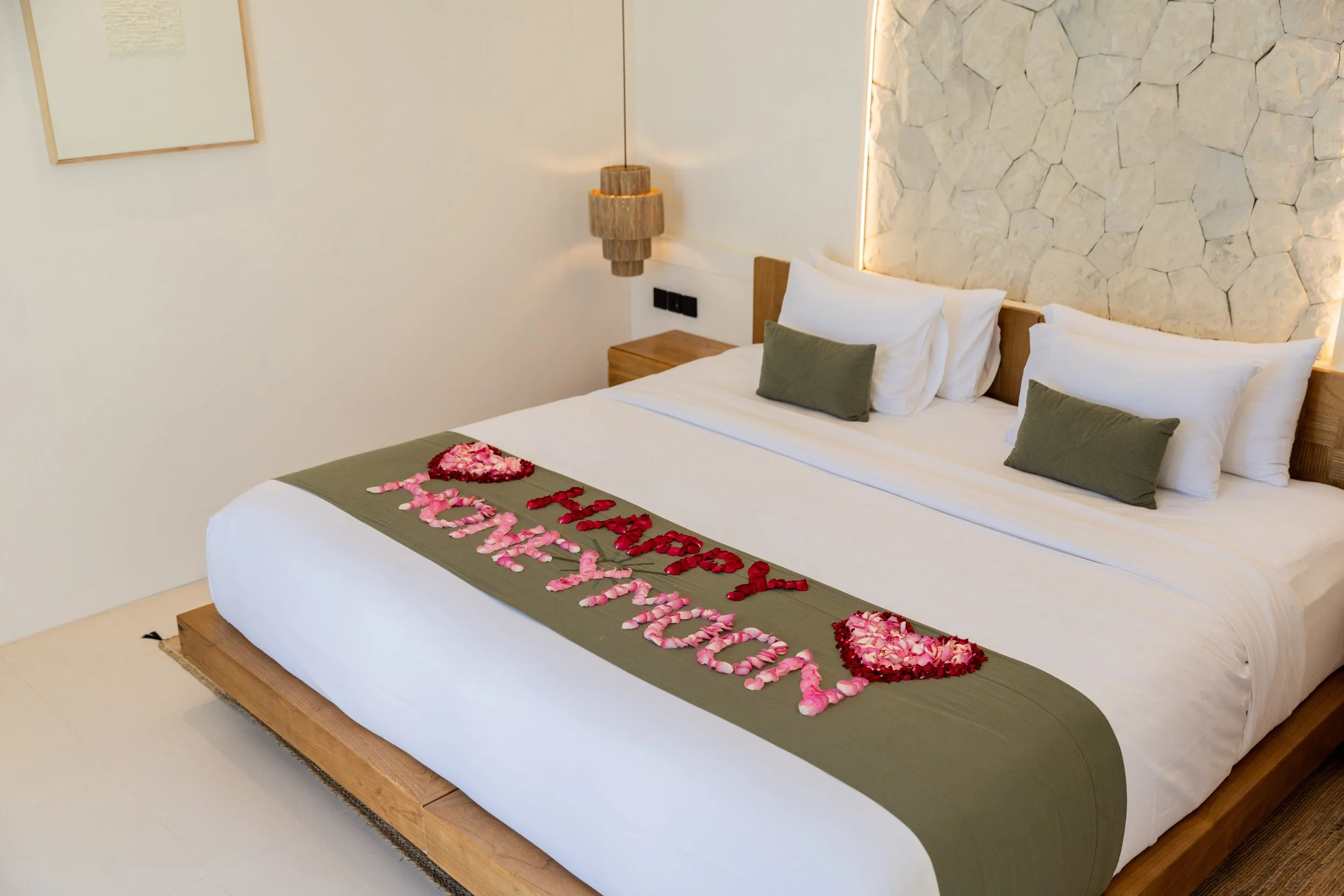 Bloom &amp; Words Bed Decoration