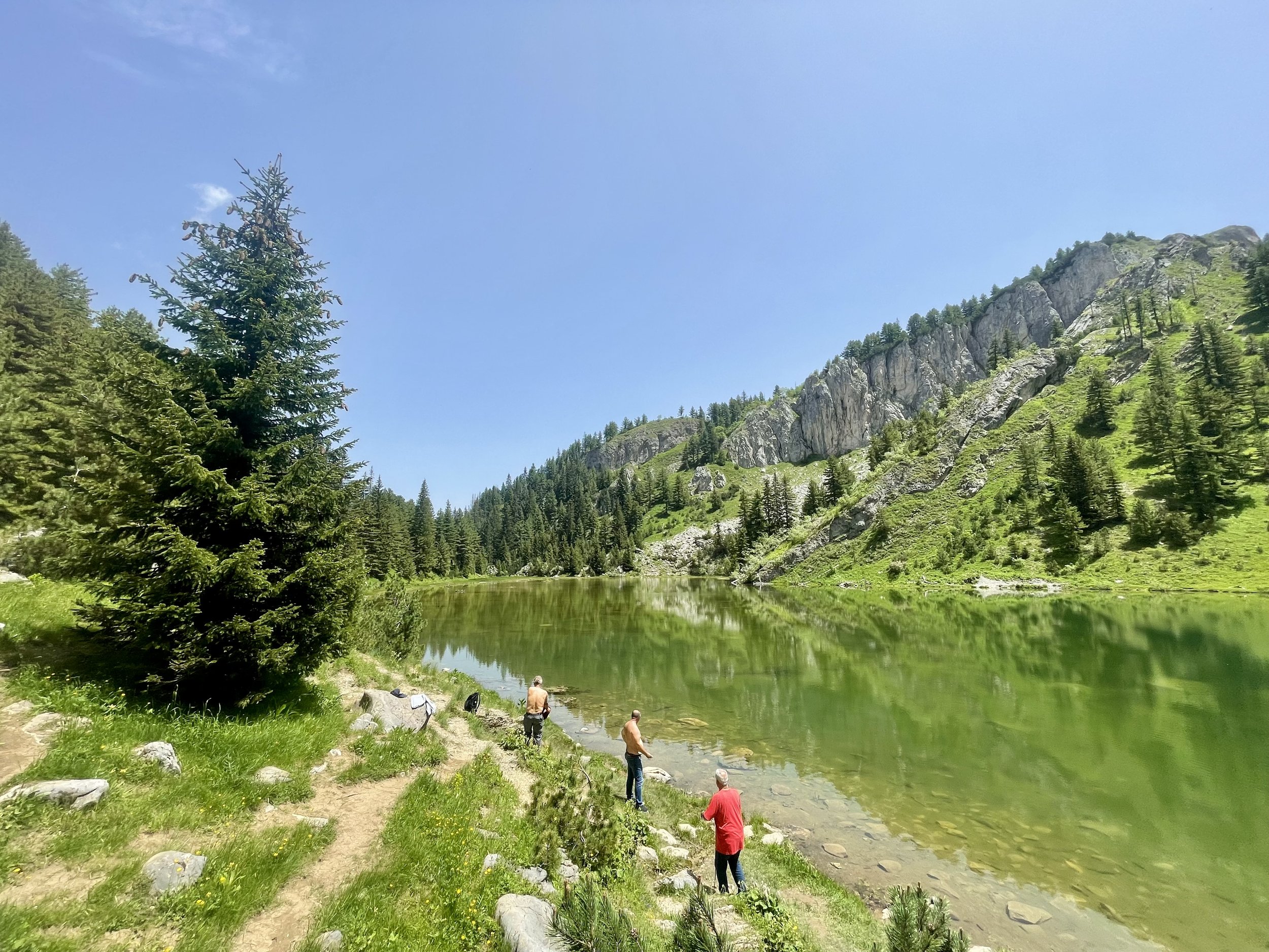 Lake Leqinat: A Walk Through Meadows and Quiet Forests