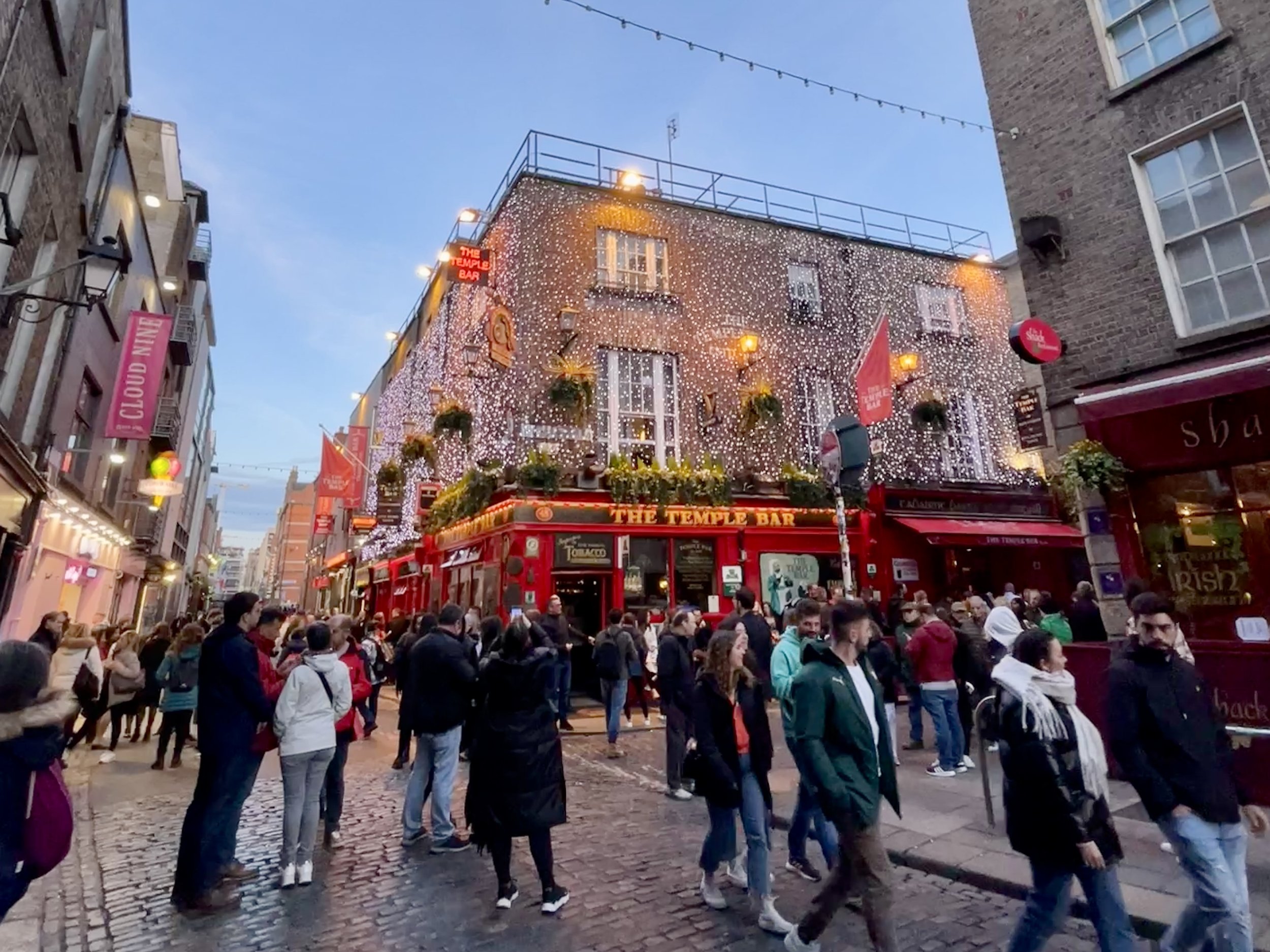 Dublin in a Day: Sunny Streets, Busy Churches and a River Walk Full of History