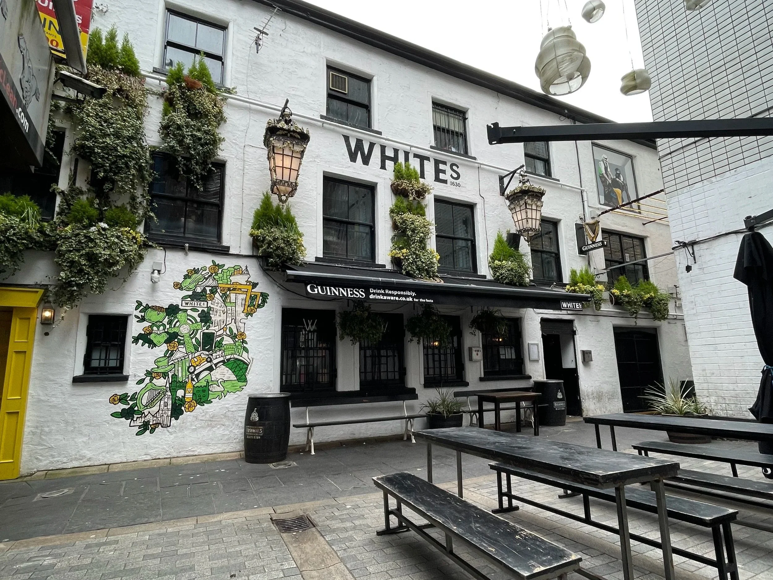 White’s Tavern, Belfast (Oldest Tavern)
