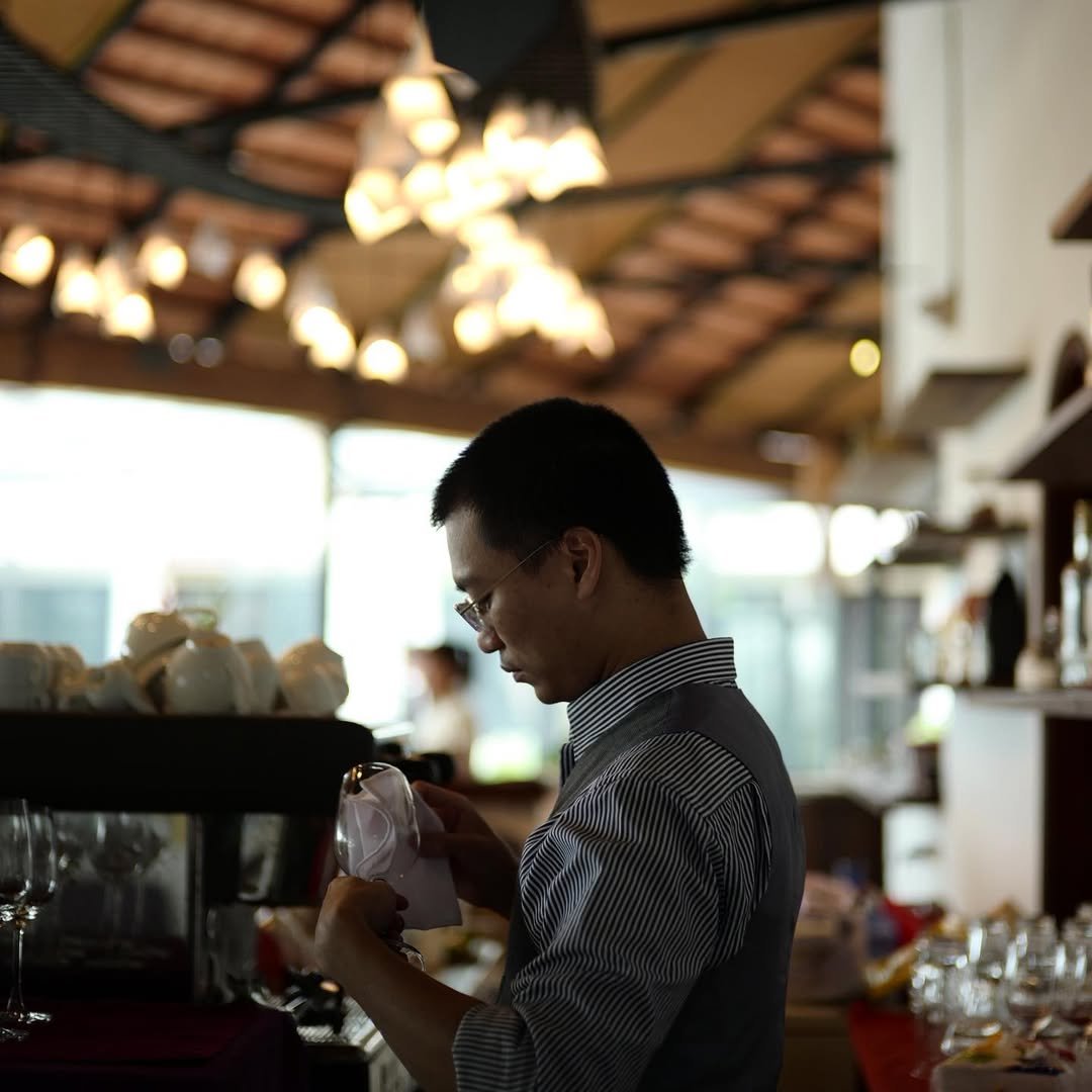 Alain Tru MUA AO TA 5.jpg