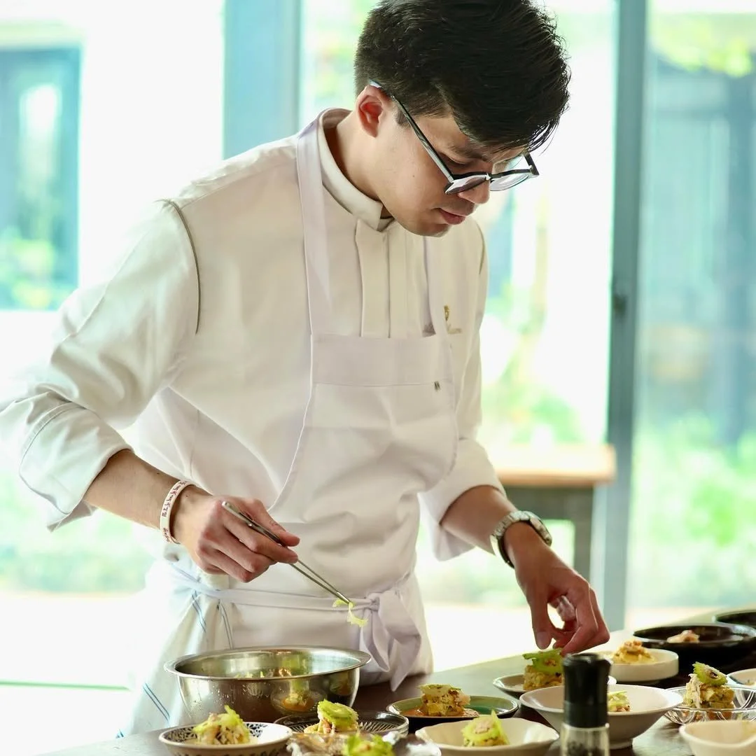 Alain Tru MUA AO TA 2.jpg