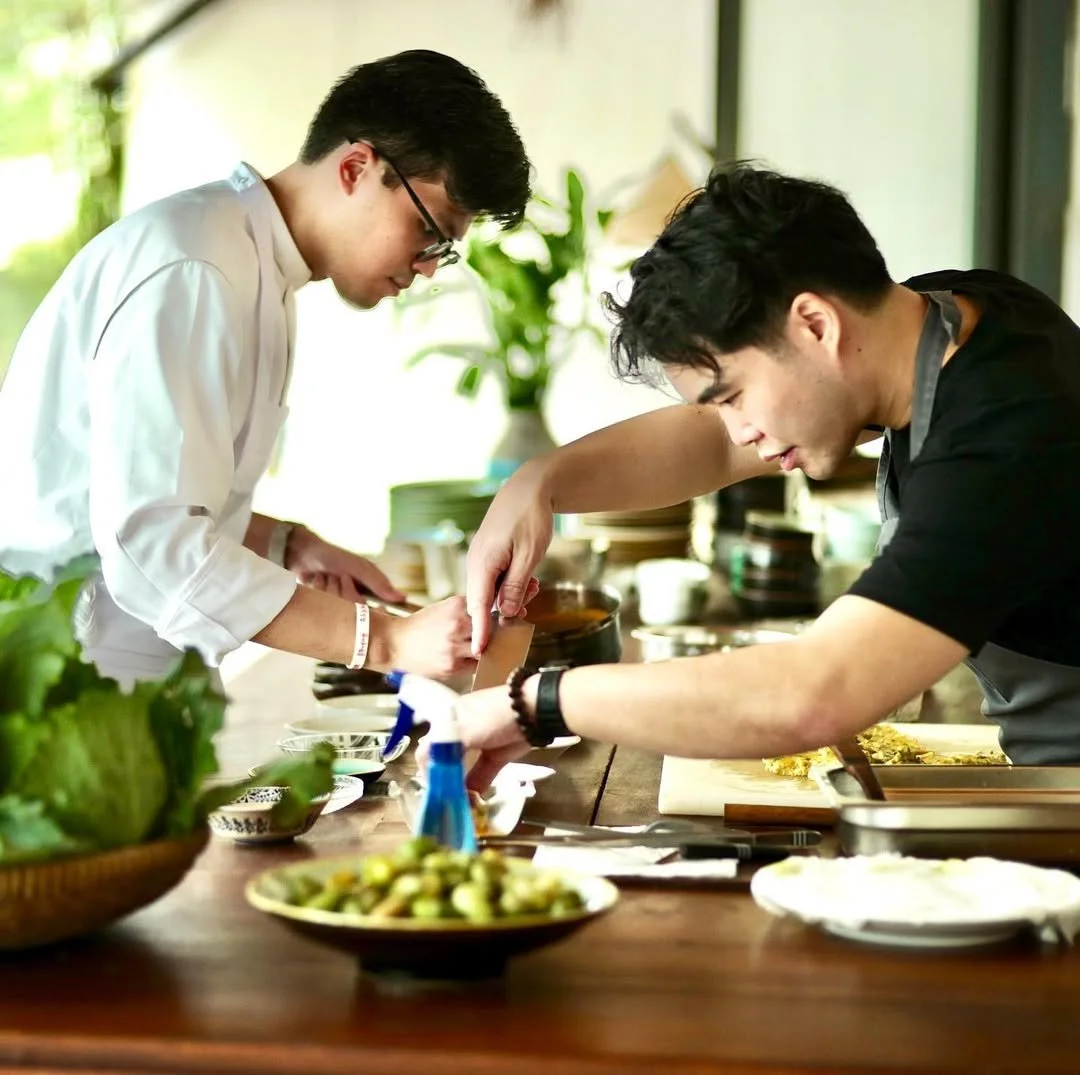 Alain Tru MUA AO TA.jpg