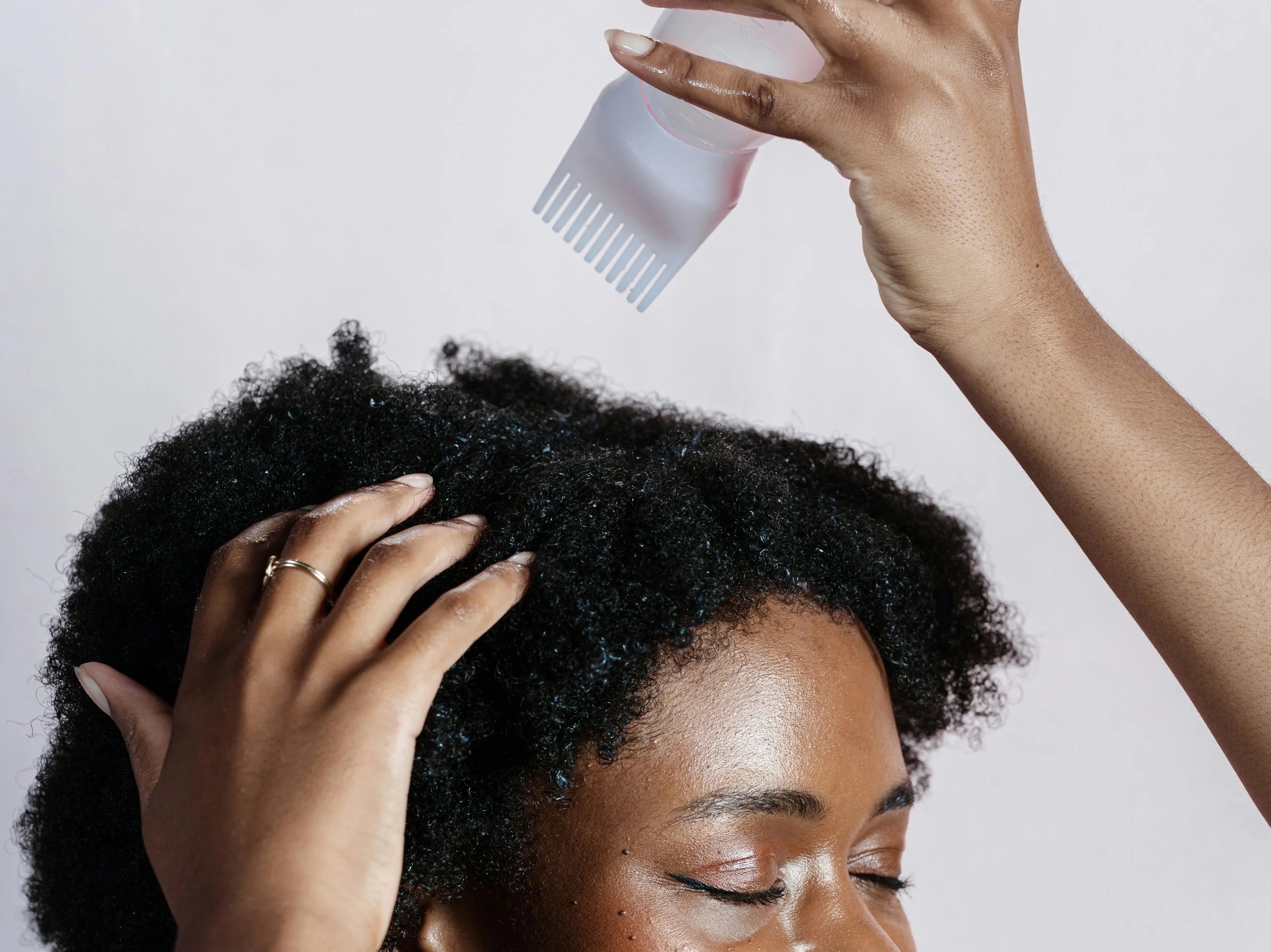 Oil Your Scalp or Leave it Alone? A Look at the Evidence