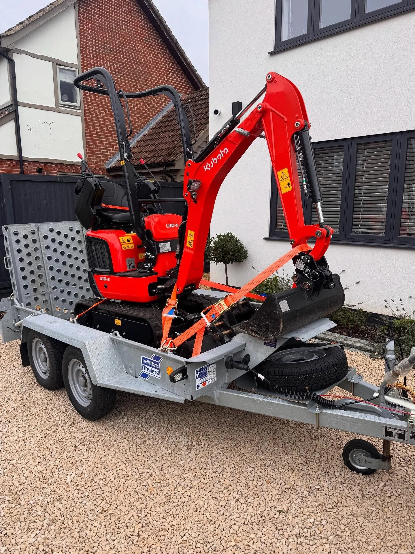 Meet the newest addition to our team - a brand new Kubota U10-5 micro digger! This compact powerhouse means we can tackle tight access sites and landscaping projects with ease. No more waiting on hired machines - we're ready to go! Stay tuned for upd