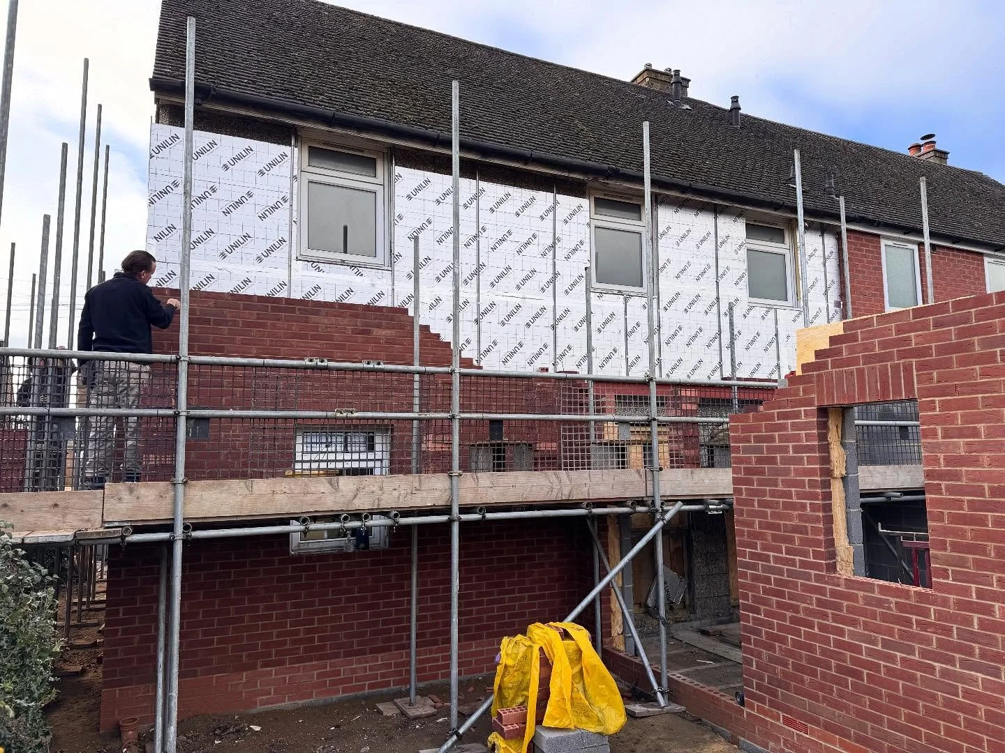 🏗️ Eaton Socon Refurb Progress Update 🏡

The bricklayers are putting in a Saturday shift this weekend to keep the project moving 👷&zwj;♂️👏

It&rsquo;s been an incredible transformation in just four weeks &mdash; this former Airey home is really s