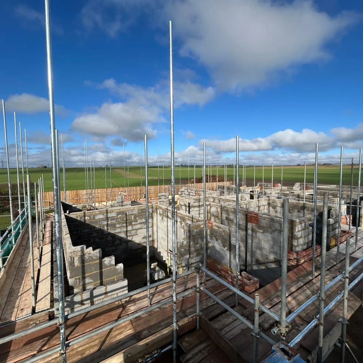 ☀️ The sun is finally out and the scaffolding is up!
Another exciting milestone on site as our project for 2 new build homes on Bygrave Road, Baldock starts to take shape &mdash; blue skies, solid progress, and plenty more to come. 🔨🏗️
Proud of the