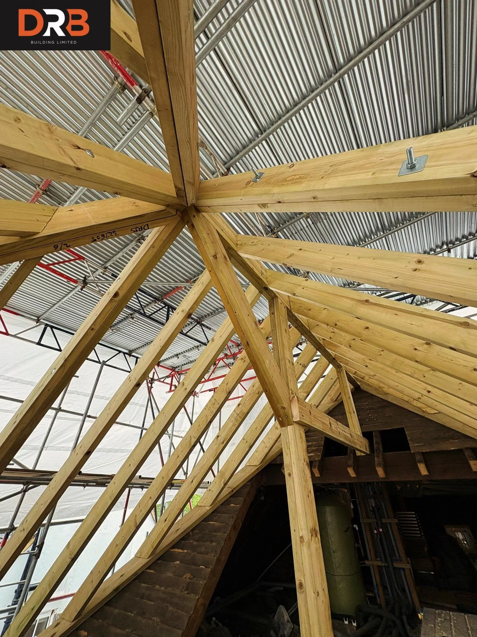 🪚 The finished result gets the attention, but the craftsmanship happens long before then. ✨

This week, our roof structure started to take shape on this project in Letchworth, Hertfordshire and the quality of the carpentry was too good not to share.
