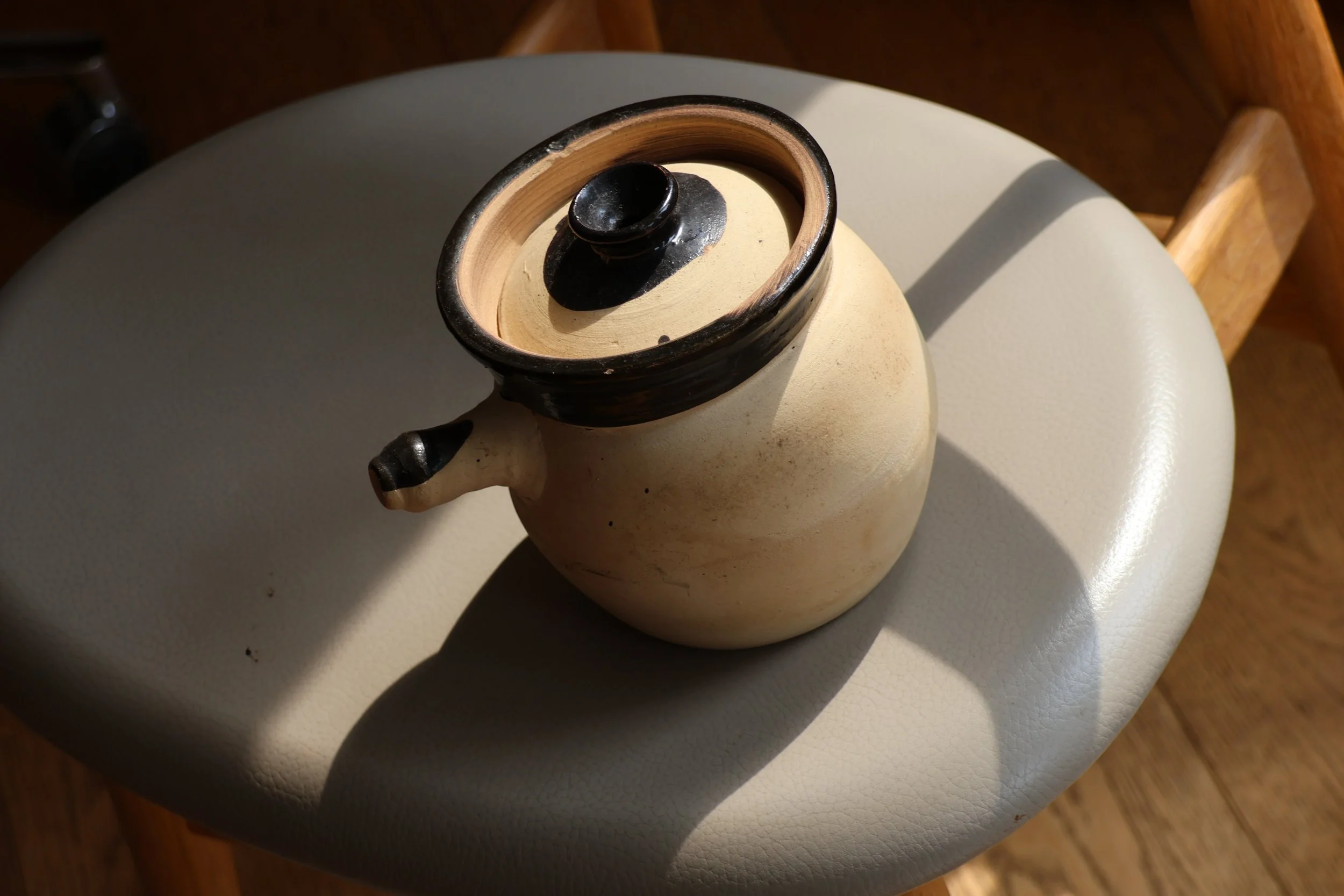 ceramic soup pot