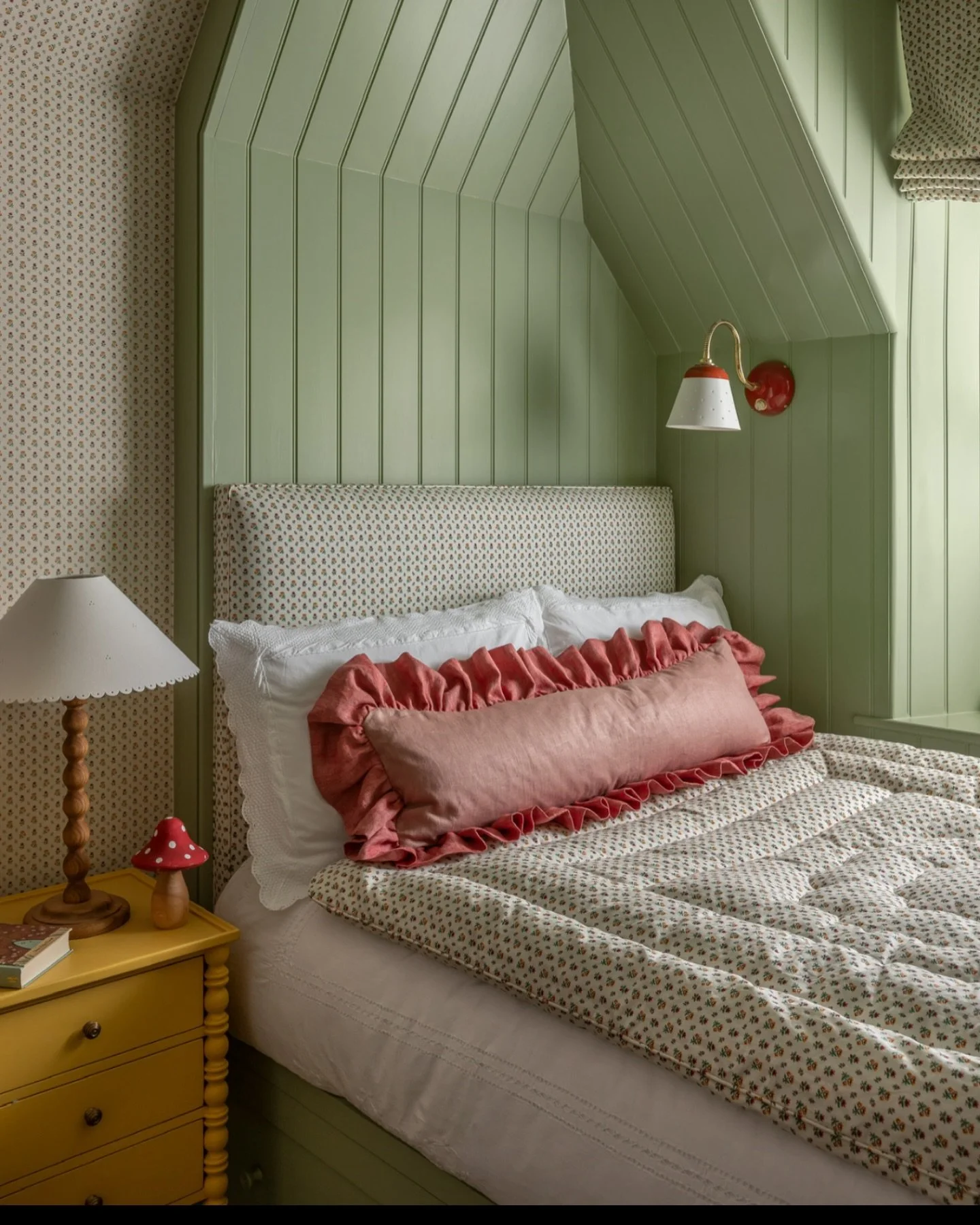 Bed nook 🤍