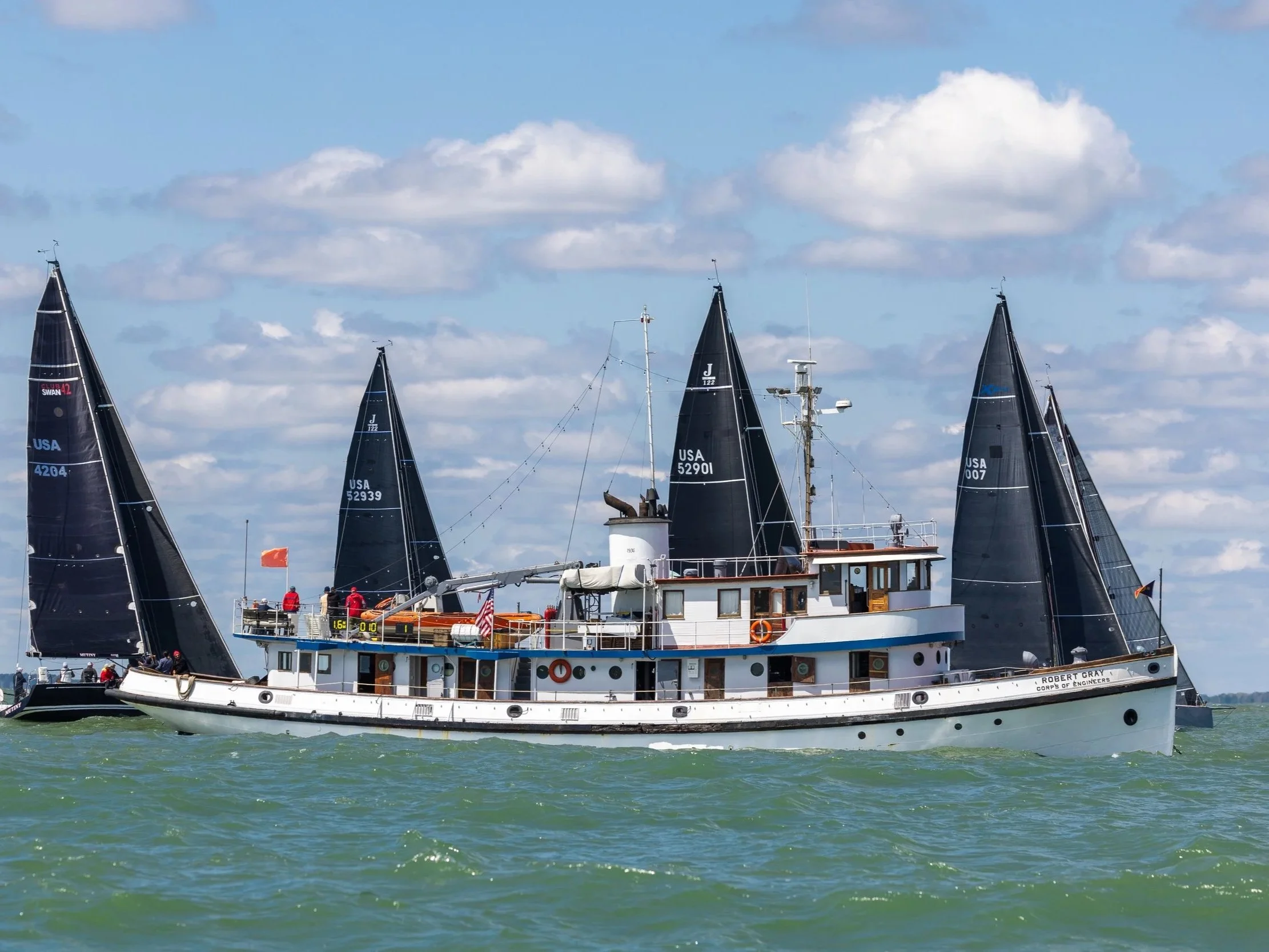 Voyagers Club Returns to Charleston Race Week with Signal Boat &amp; Harbor Kickoff Experience