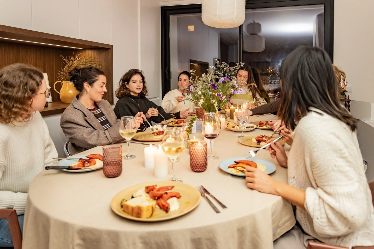 A throwback to our first dinner in January. We brought together 15 women around Intentional Beginnings, setting the year ahead without pressure or hustle. 

Thanks to @studiovisible for capturing the evening.✨

Thursday brings our next gathering. The