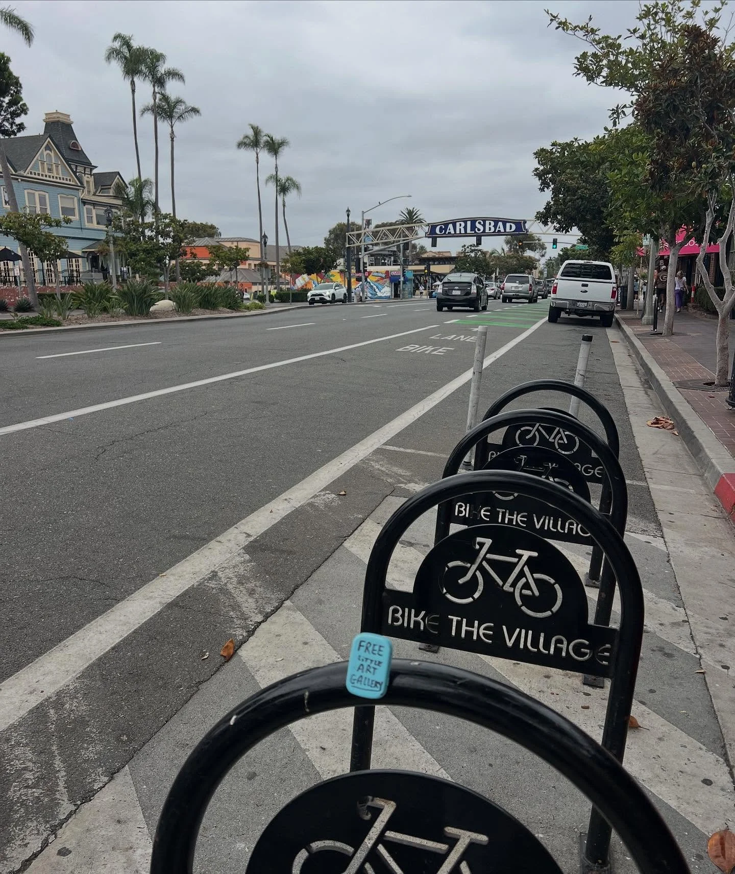 Sneaky Clue (mysterious)
Eyes open, folks  — something small and sweet is hiding just behind this spot. Follow the clue, find the gallery, tag us when you do. ✨ @freelittleartgallery #MiniMuseum