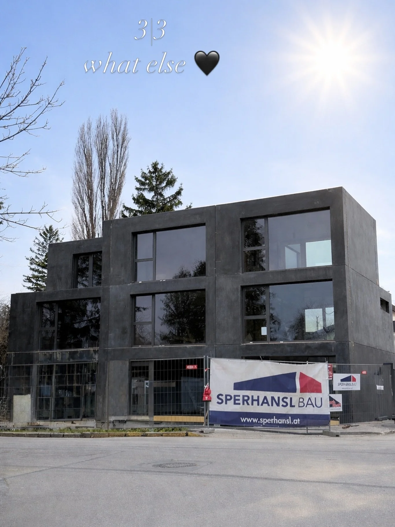 3|3 

Sonntagsbesuch.
Au&szlig;en ist die Architektur gesetzt.
Innen beginnt jetzt die Substanz.

Ich liebe dieses Projekt.
Details folgen.
 

#WienerNeustadt
#WrNeustadt
#WienerNeustadtLiving
#WienerNeustadtImmobilien
#ImmobilienWienerNeustadt
