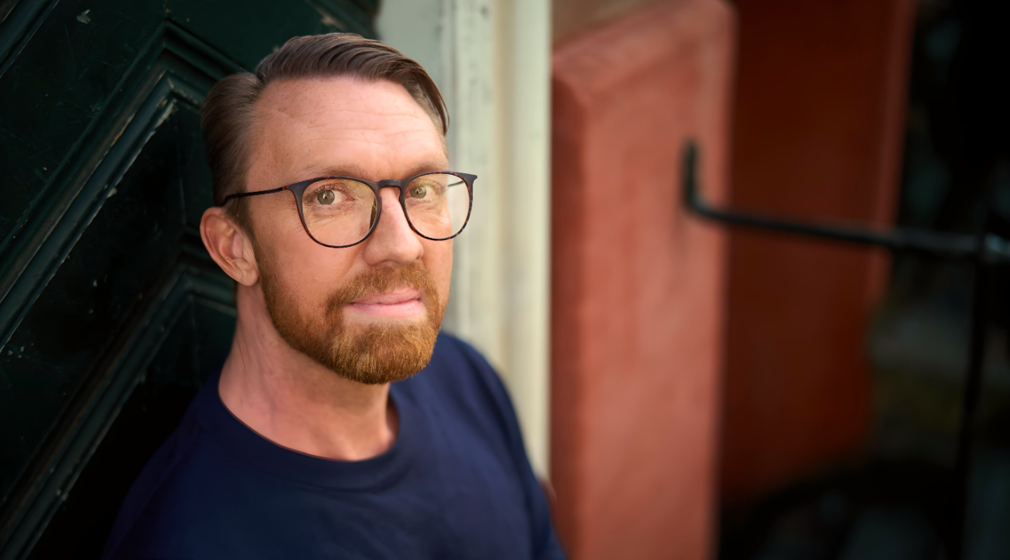 Rasmus Nielsen, forfatter, Den sønderjyske sygeplejerske, lette bølge når du blåner, før violerne blomstrer igen, nu blunder den lyset nat.