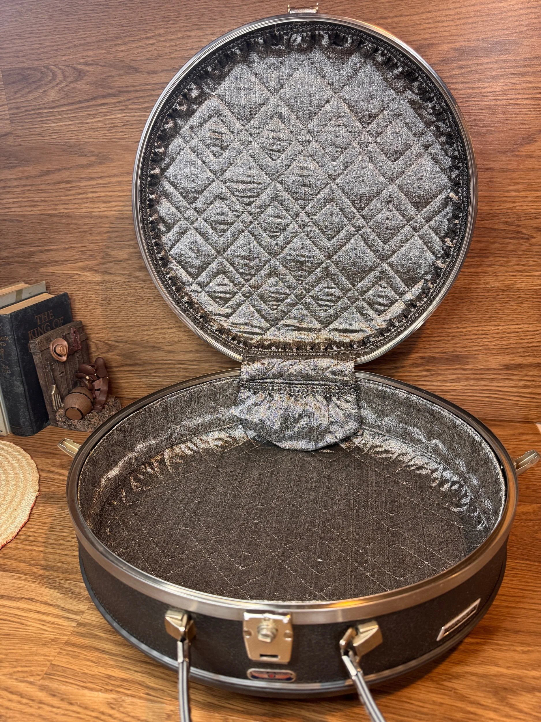 Vintage American Round Tourister Train Case - Dark Gray Silver Quilted Lining