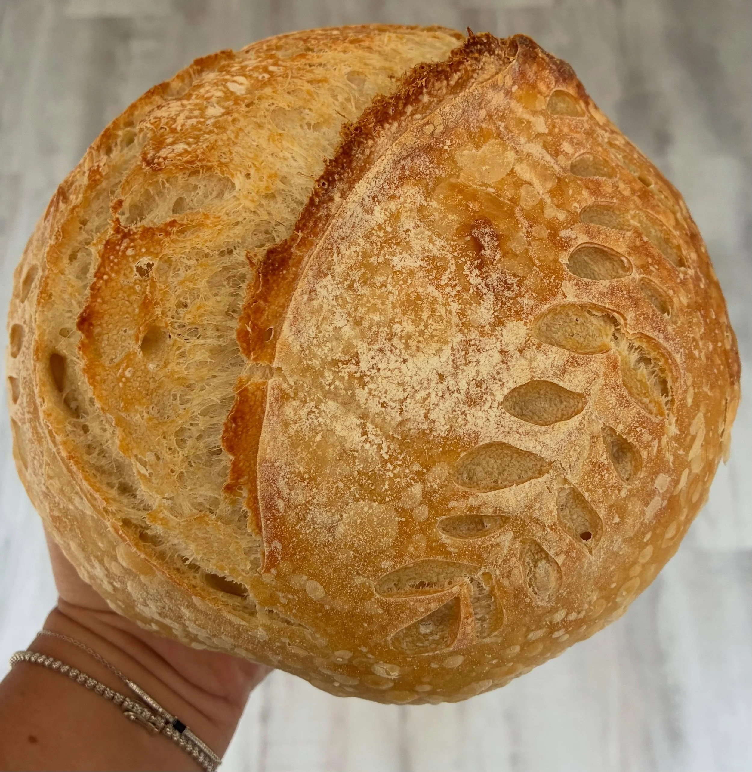 Too pretty to not post! #sourdough #sourdoughofinstagram #lucianasleaveningloaves #microbaker #supportsmallbusiness