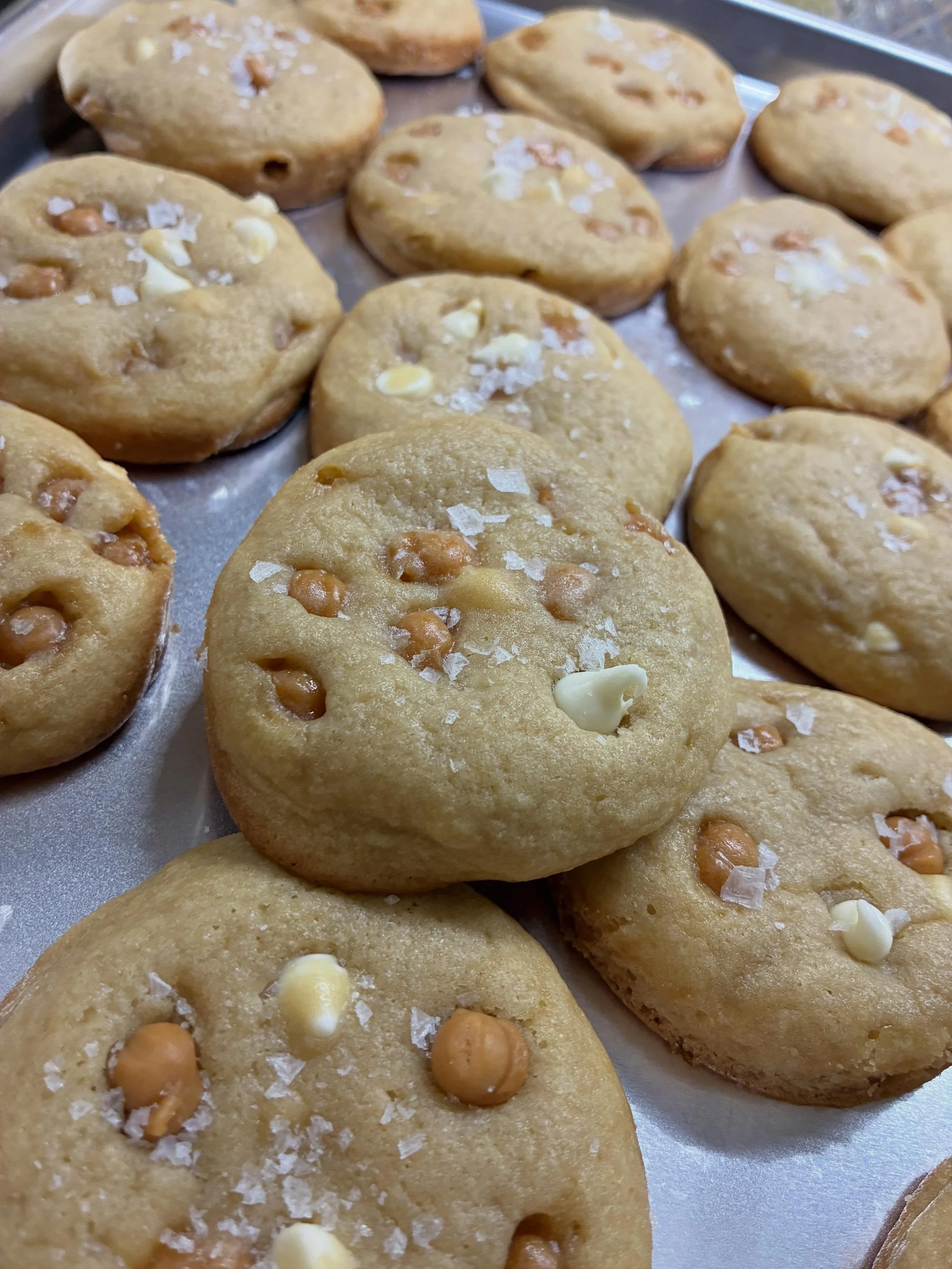 New sourdough treat this week: Salted Caramel Cookies! Go grab them while supplies last!! #sourdoughcookies #lucianasleaveningloaves #microbaker #sourdoughofinstagram #supportlocal