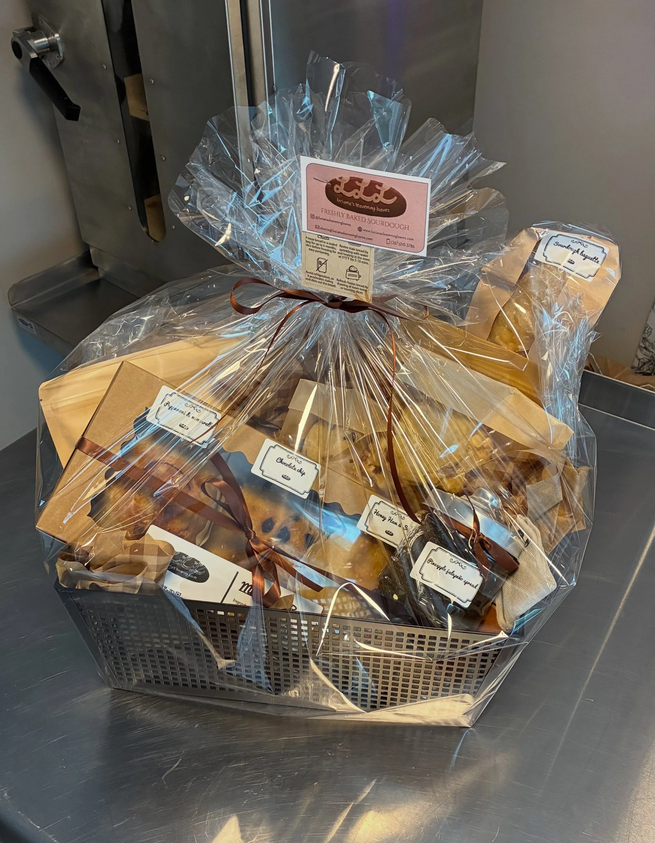 Don&rsquo;t forget I make custom orders too! #sourdough #sourdoughbread #sourdoughbasket #microbaker #lucianasleaveningloaves