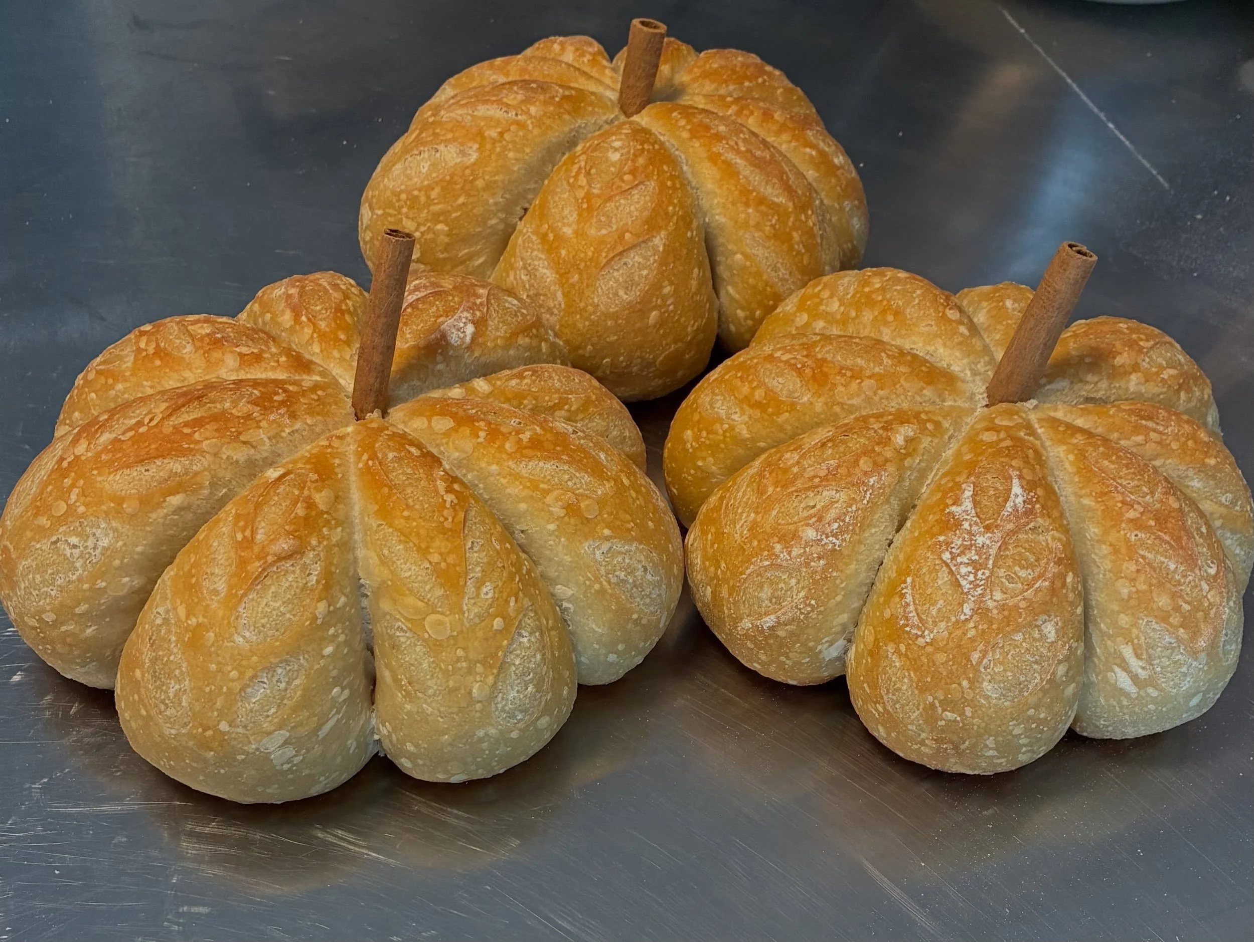 It&rsquo;s that time again y&rsquo;all! Happy Fall 🍂🍁🎃🍞🤎 #sourdoughbread #sourdoughpumpkin #microbaker #lucianasleaveningloaves #supportsmallbusiness