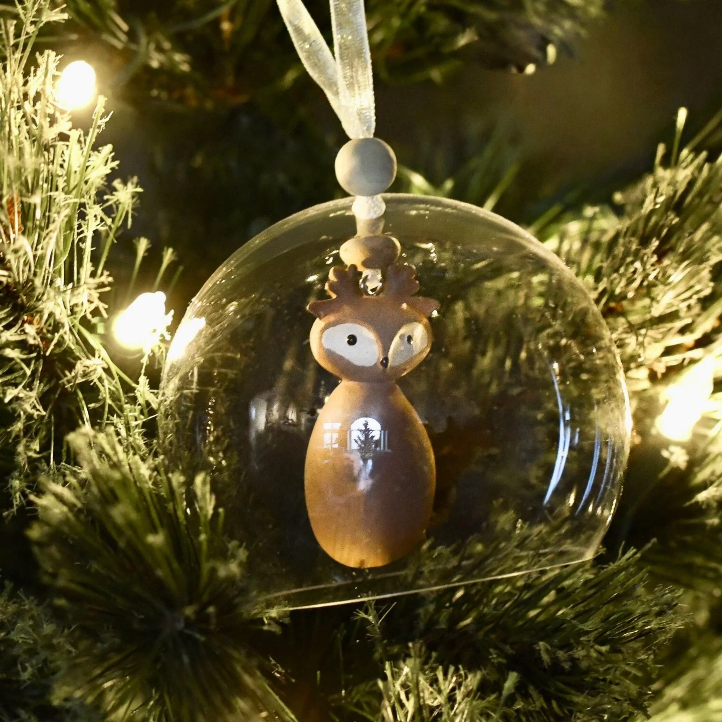 #TheFridayFind this week is a tiny treasure with big charm- a $7 acrylic dome ornament from Your Independent Grocer featuring the sweetest little woodland creature nestled inside. Simple and whimsical it adds just the right touch. We love how it catc