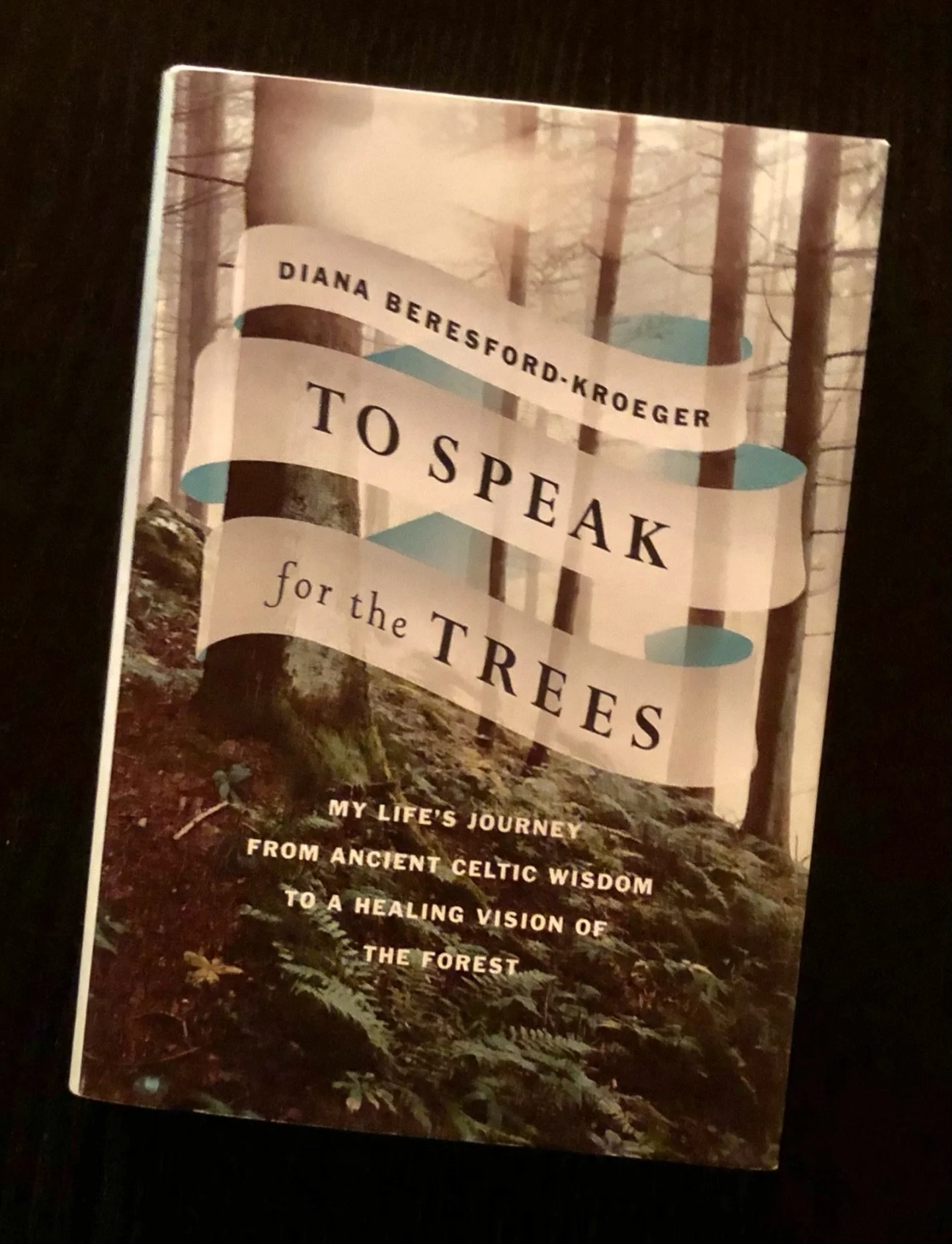 #TheFridayFind this week will not disappoint! This is a remarkable story of a womans life journey, which showcases her curiosity, knowledge and deep love of nature. This book has made me see things differently and left me wanting to know more! Picked