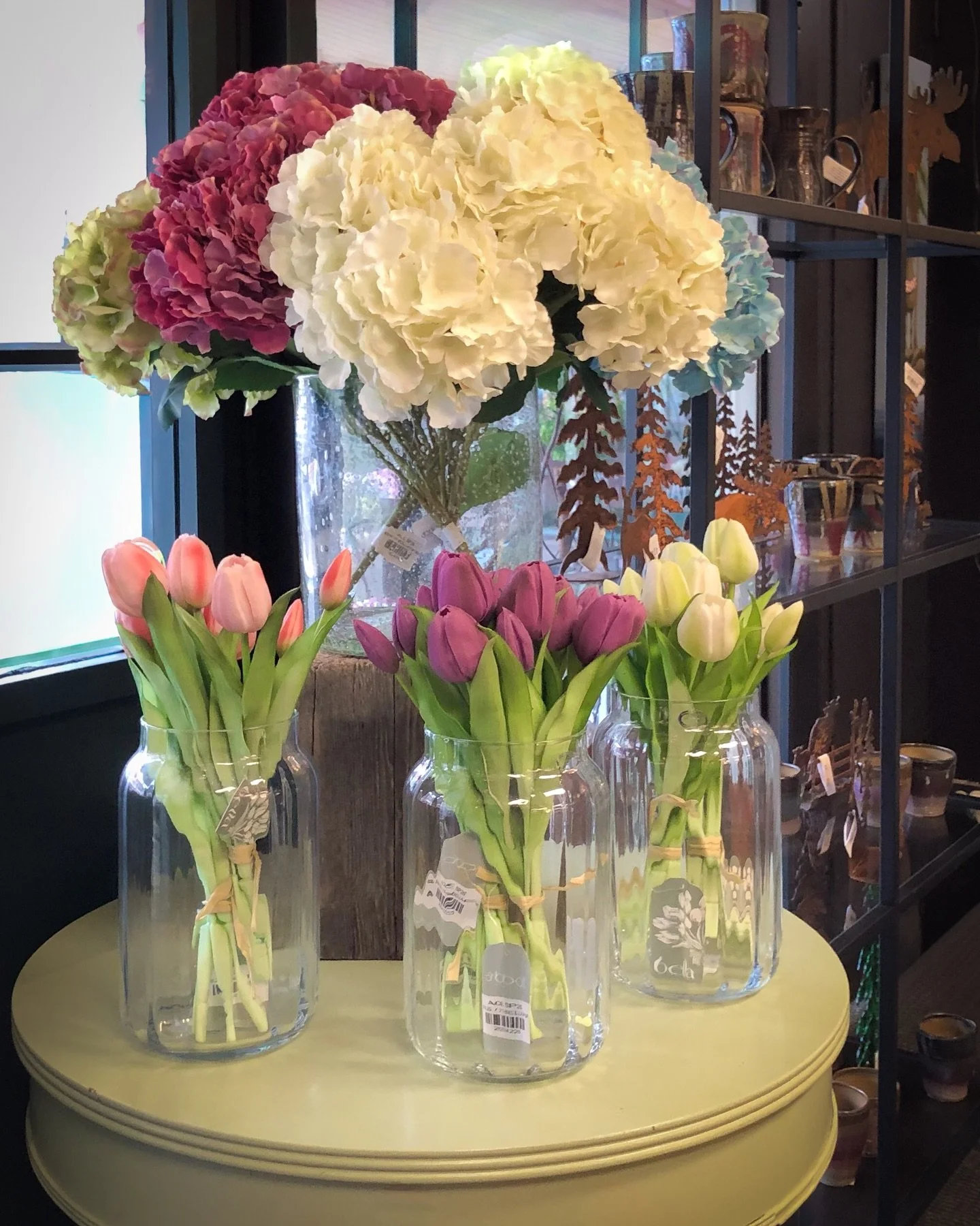 #TheFridayFind of the week ✨
Earlier this week, we talked about how bringing spring flowers into your home is one of the simplest ways to refresh your space for the season.
We stopped into Tea on the 45th in Bracebridge and found the most stunning sp