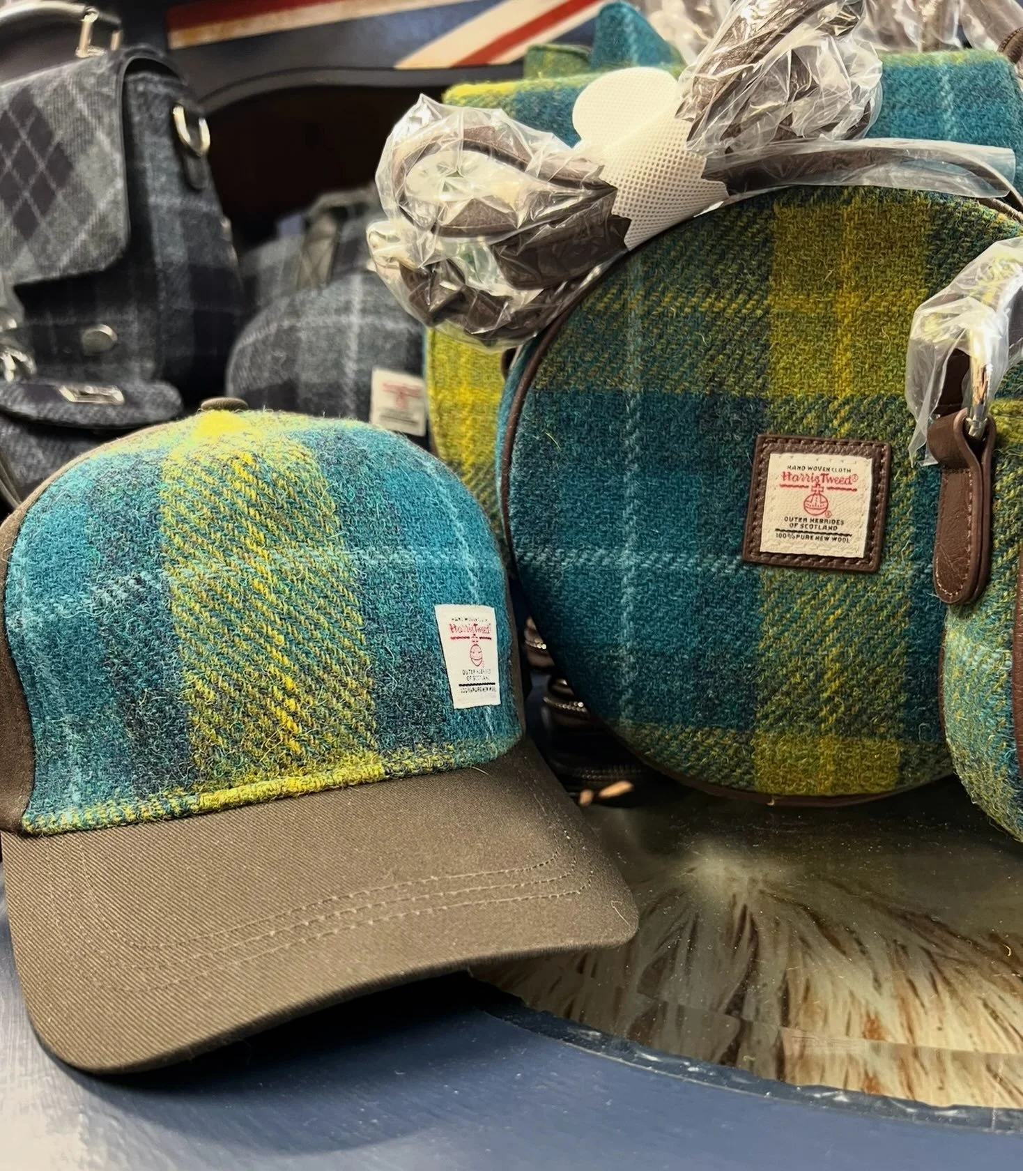 ✨ Friday Find ✨

We&rsquo;re loving these beautiful Harris Tweed pieces from The British Emporium on Manitoba Street in Bracebridge. 💙💚

From classic caps to stylish bags, the gorgeous woven tweed and rich colours make these pieces both practical a