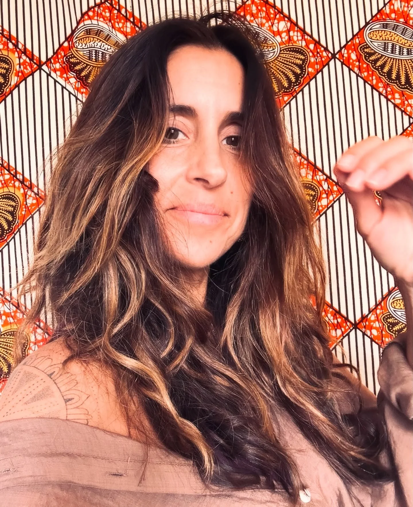 We are connected 🤌🏼 This phrase showing up today through the flow of how present I choose to be. 

I am really intending on being in this moment, moment by moment. Because when I slack on this, I feel it. It opens up doorways to concern, doubt, and