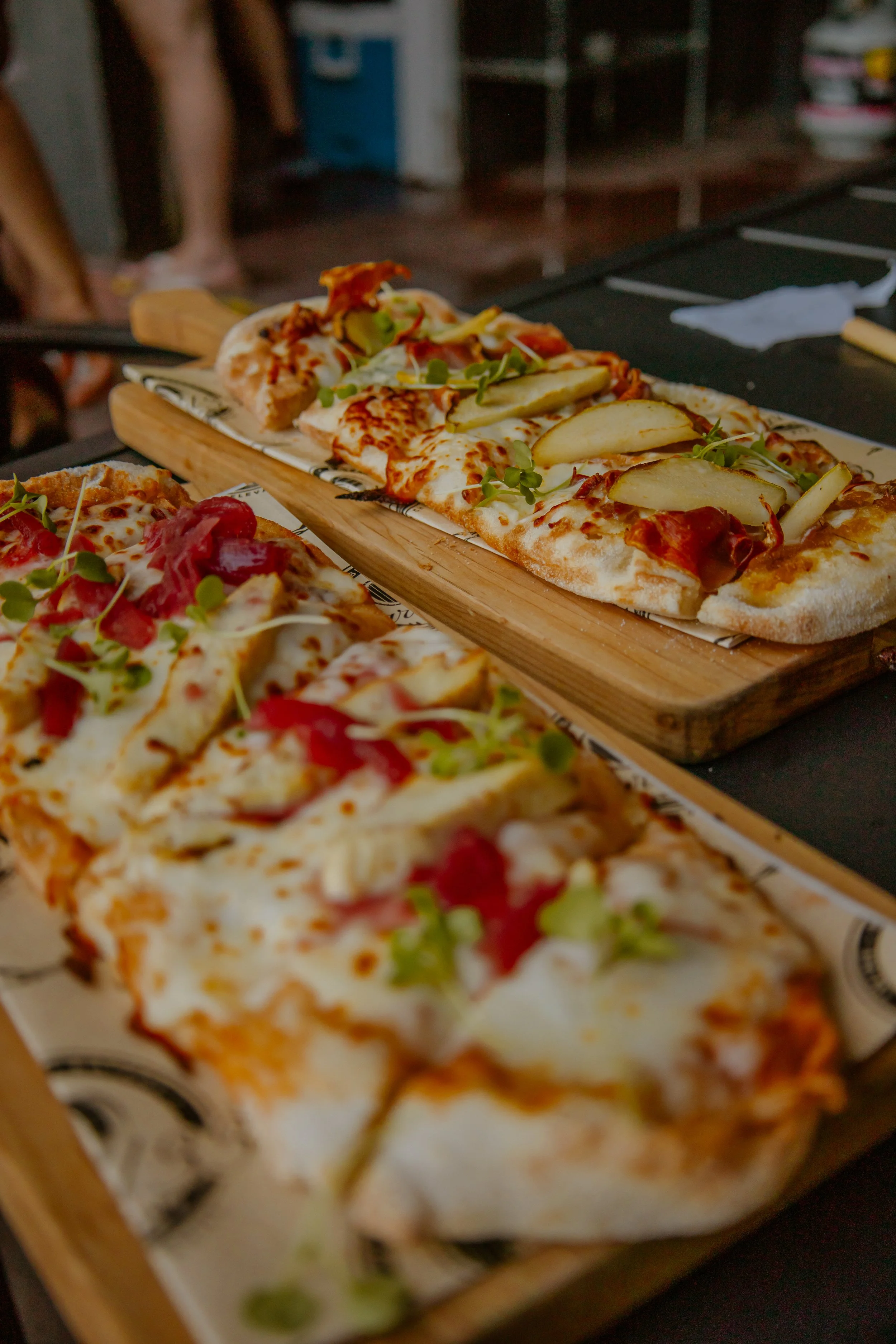 Delicious flatbread pizza's with fresh ingredients