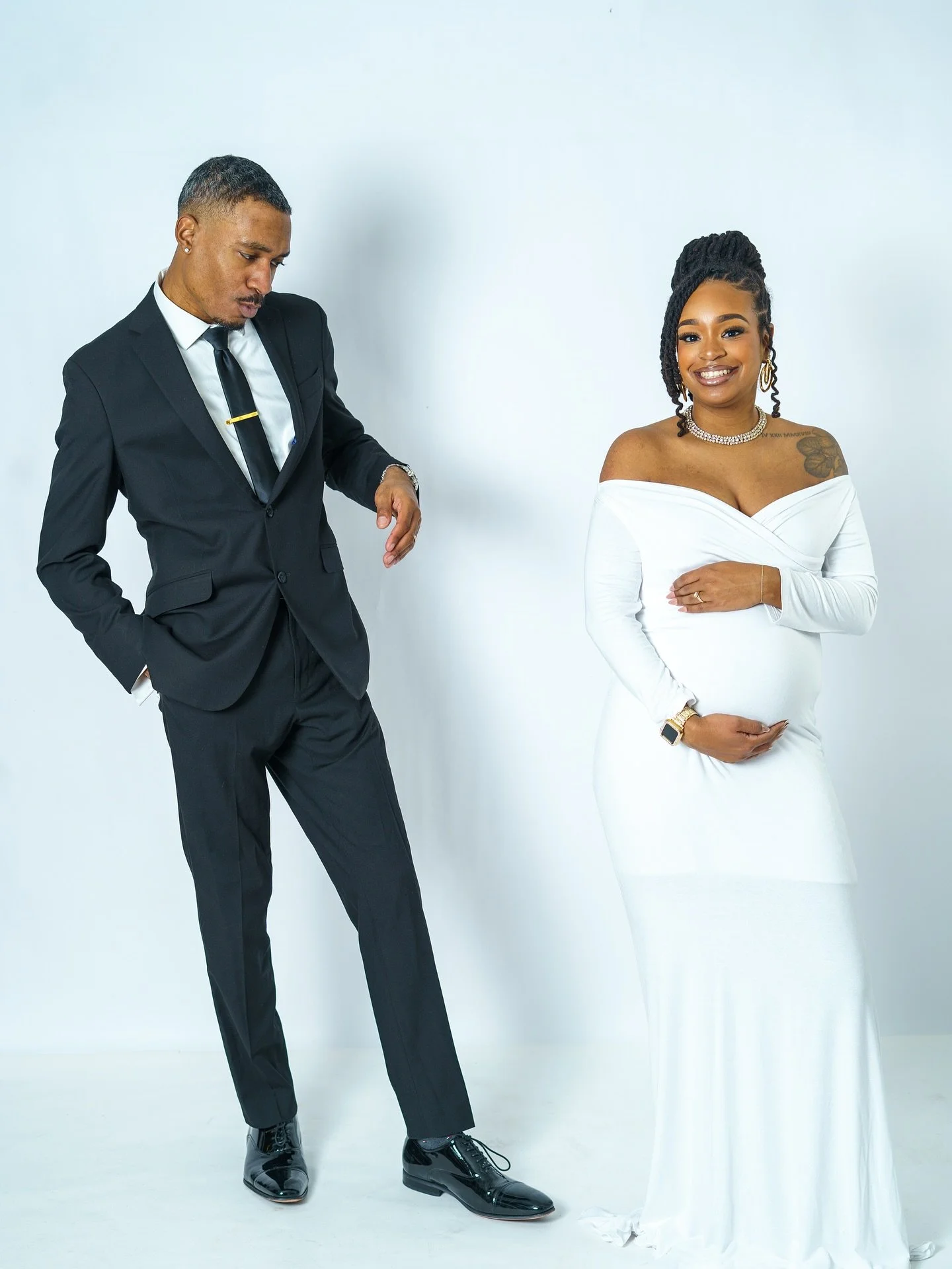 Today marks a special day - the 4th anniversary of the incredible @reubenjay and @lesh_leslye! 💖 You can truly feel the love in every photo from their session 📸✨. Are you celebrating a milestone - anniversary, engagement, or maternity? Let's captur