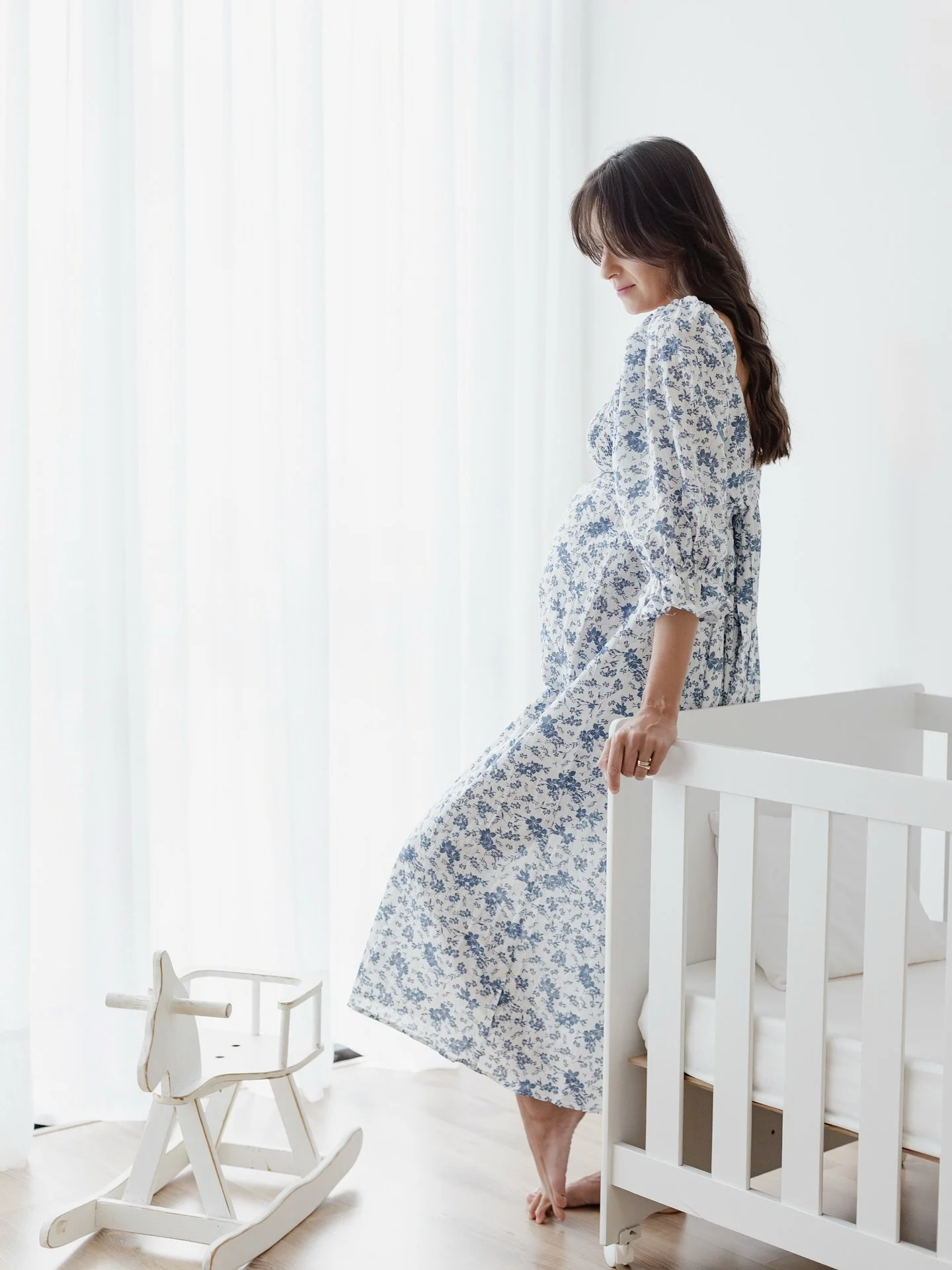 Um presente do Dia das M&atilde;es que virou mem&oacute;ria para a vida toda! 🤍

A @laurinhafassel foi a vencedora do sorteio especial de Dia das M&atilde;es do @agorasoumaefloripa em parceria com o nosso est&uacute;dio.

No ensaio, ela usou um vest