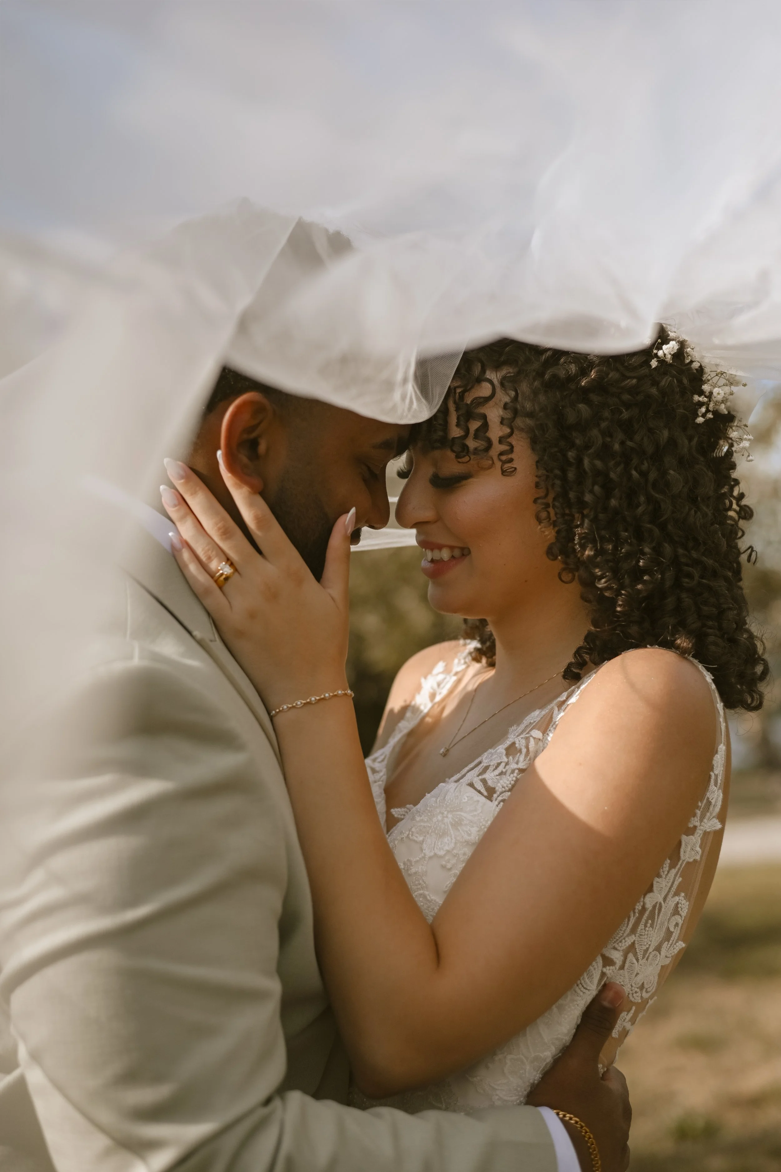 Groom and Bride portraits | couple photos | veil portraits | Hacienda wedding venue 