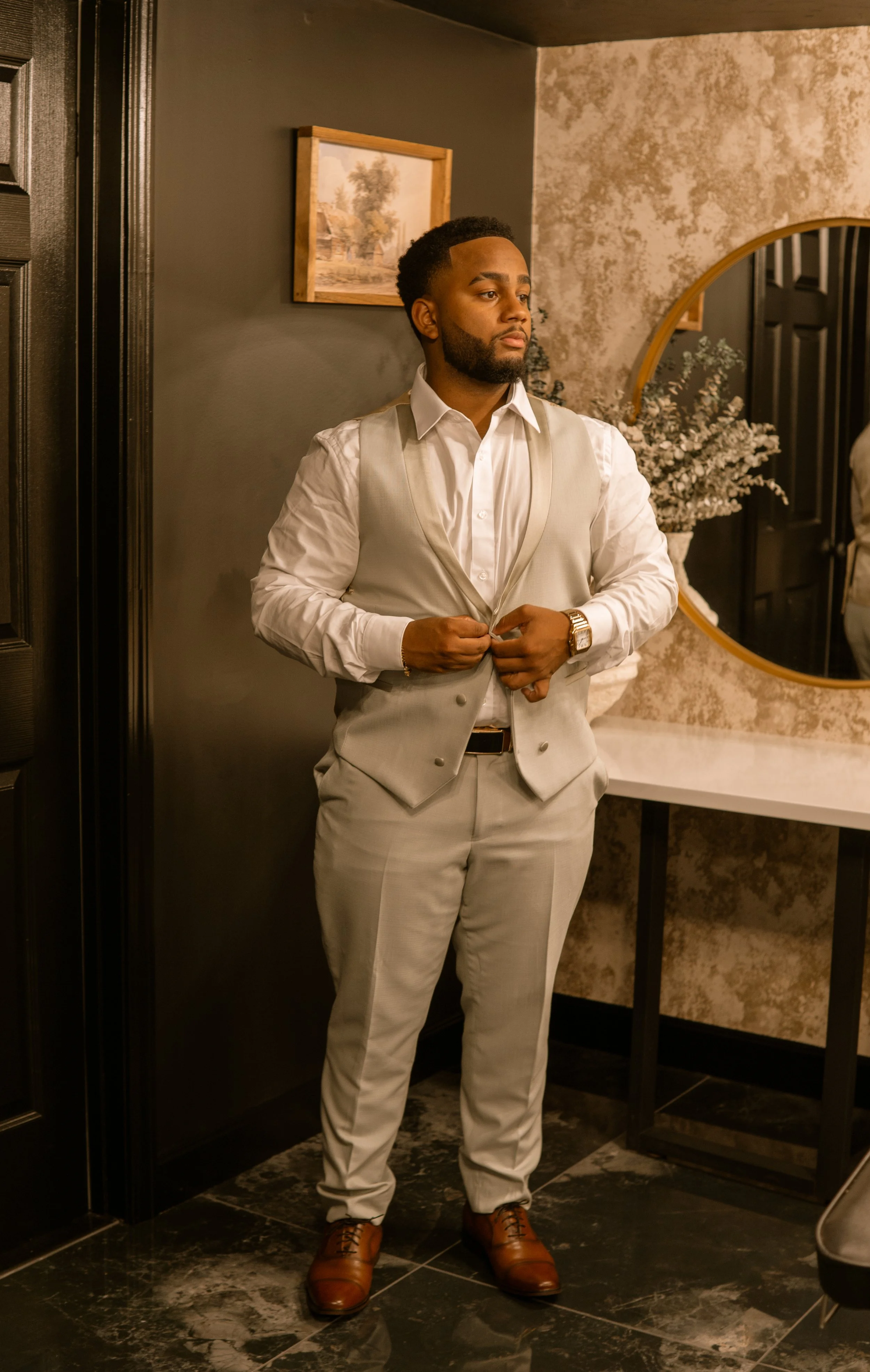 Wedding | Groom getting ready | Hacienda wedding venue 