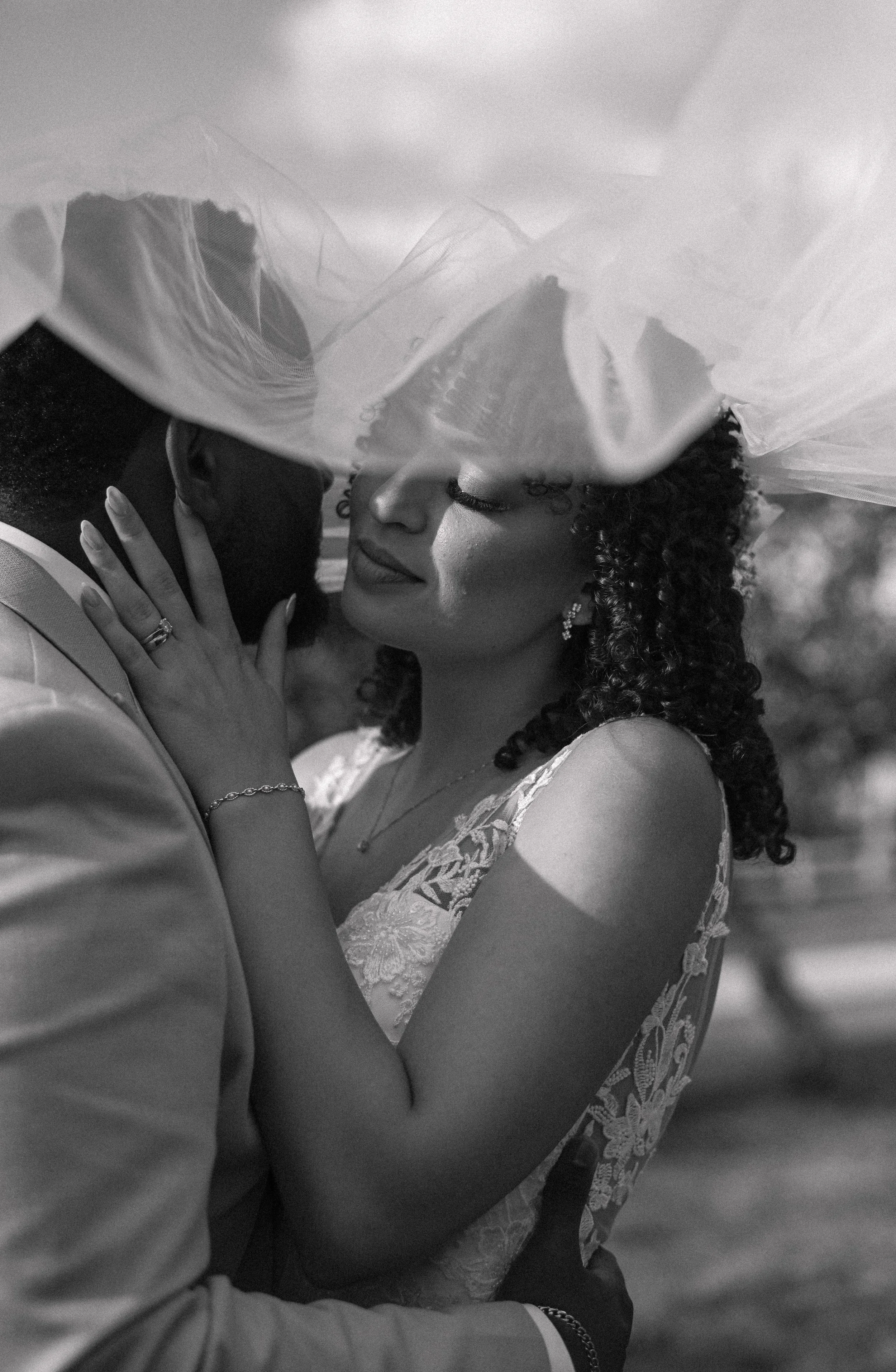 Groom and Bride portraits | couple photos | veil Portraits | Hacienda wedding venue 
