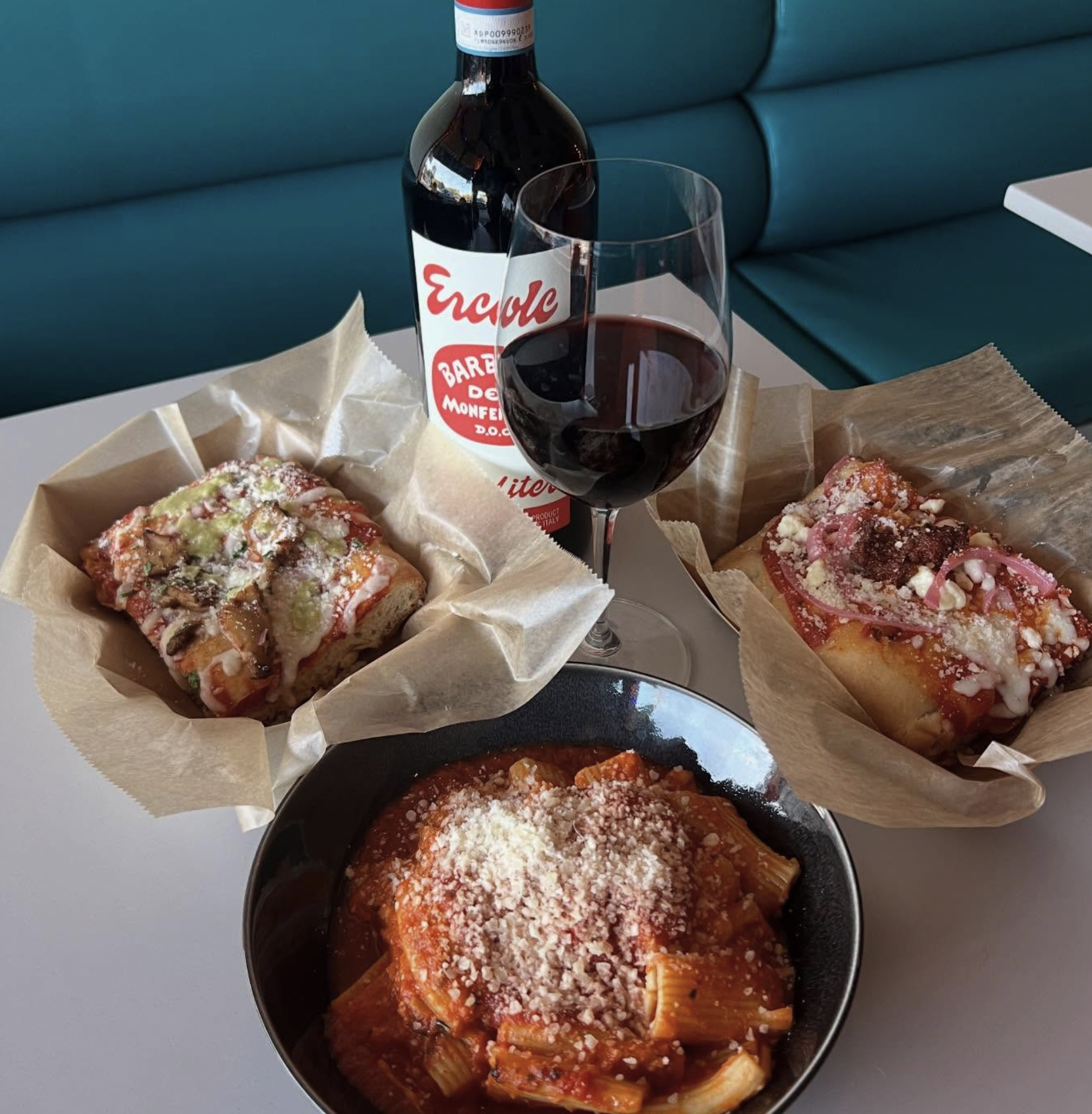 Colleagues & Lovers Restaurant - Walking Distance from Grove