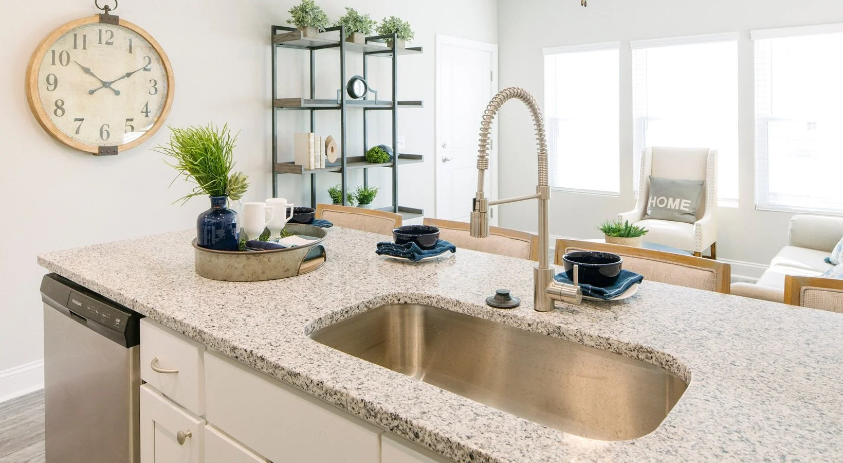 1-Bed-7-519dbe9751cc954bfe202782fe0d0cf2.jpg
