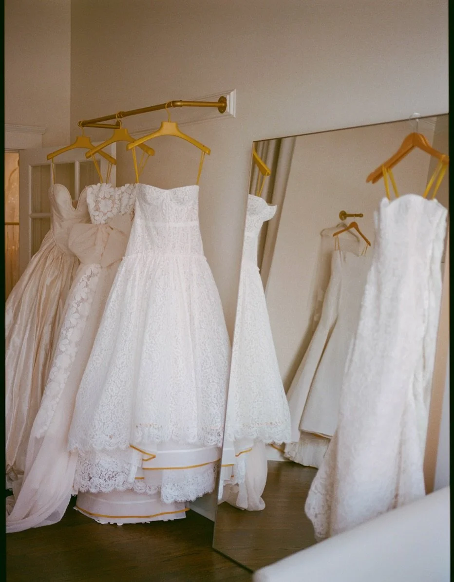 the sun is shining, the weather is warmer, a dress full of florals, what more could you ask for? 🌞🌷🍓

photography | @lindseywhatleyphoto 
gowns | @yellowbysahar via @ilabridal 
veil | @edenbstudio via @ilabridal