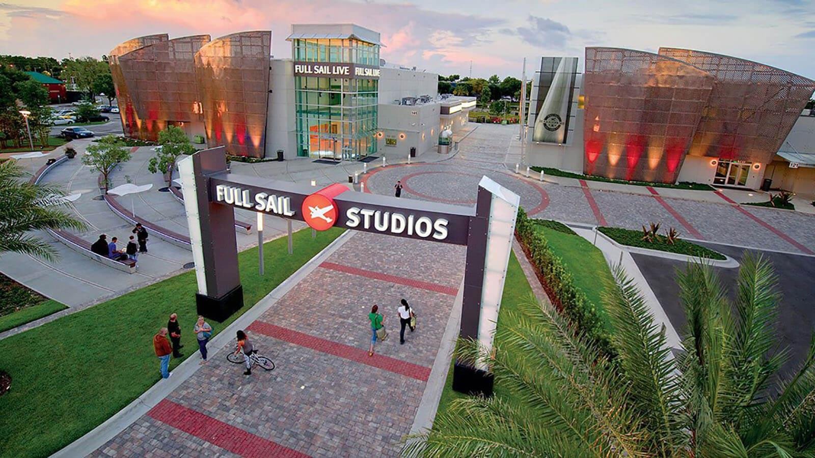 Full Sail Hosts Hundreds of Bloggers at FLBlogCon13