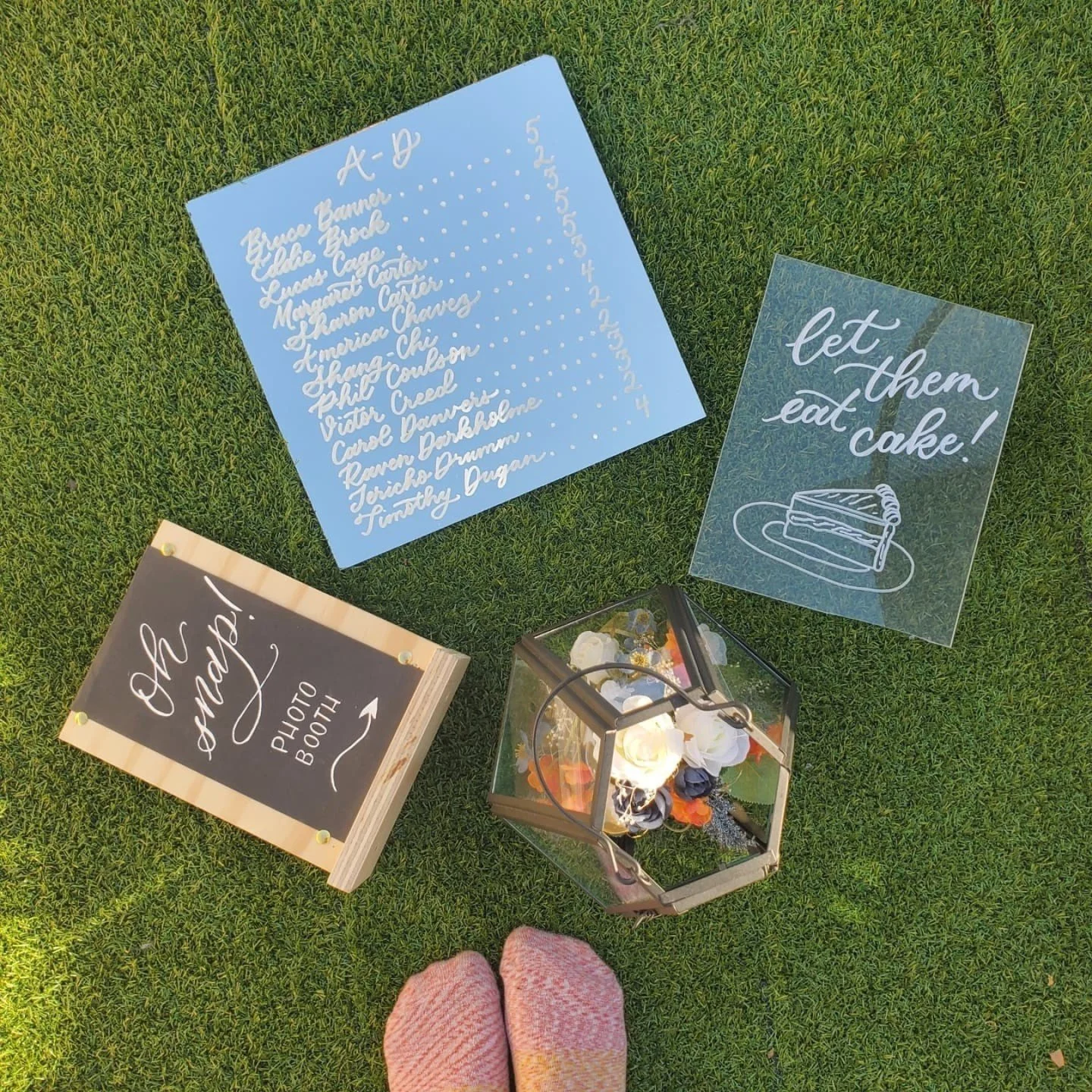 I've been loving trying out new sign materials and new sign styles! What do you think, wood, mirror, or acrylic? 

For more info on adding these signs to your event, send me a DM or check out my Rate Book! (link in bio)

.

.

.

 #eventdecor #rustic