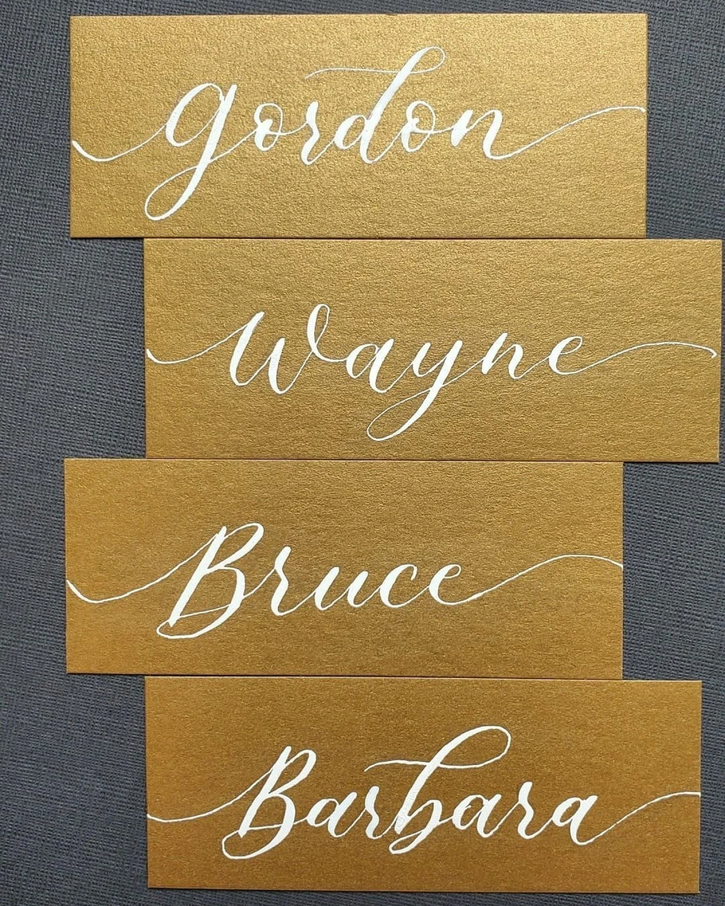 With wedding details the world is your oyster! Things like name cards can be updated with different shapes, styles, papers and fonts. Check out these flat gold and and white cards with a modern calligraphy style! 

Link in bio for more details!

 #ev