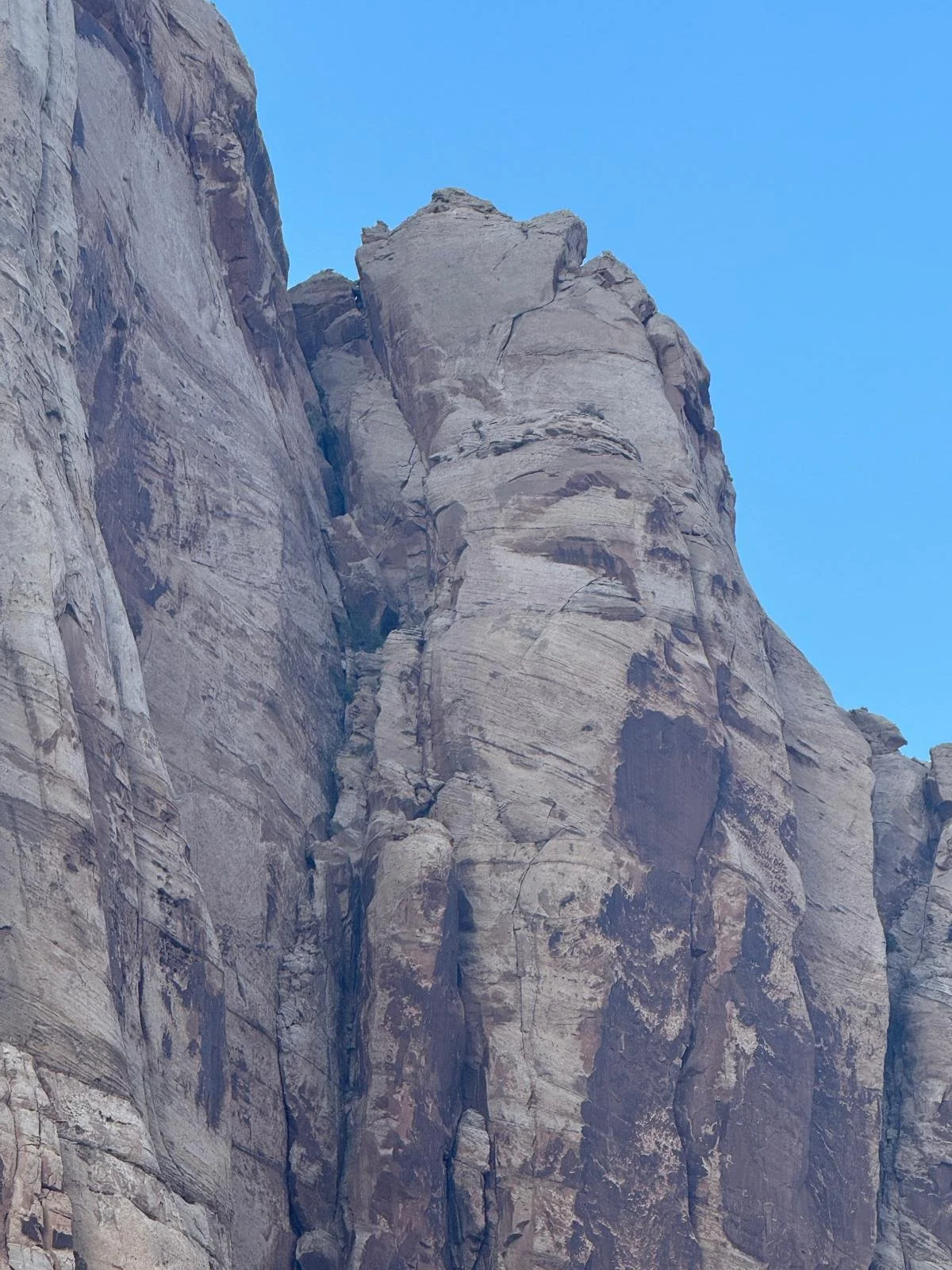 Stunning rock formation in Utah's Mighty 5 - a sheer cliff face with striking crevices