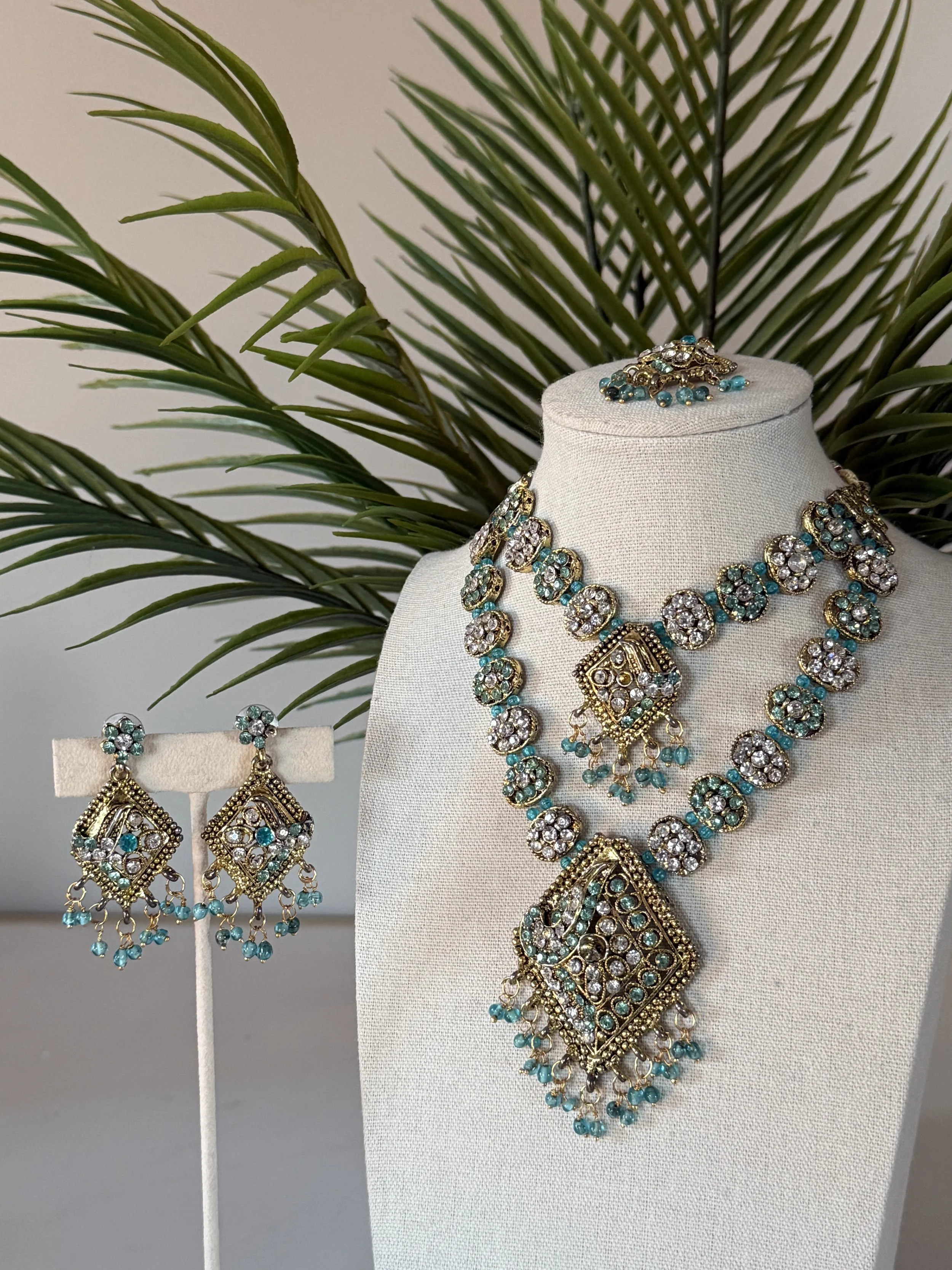 Jania Necklace Set